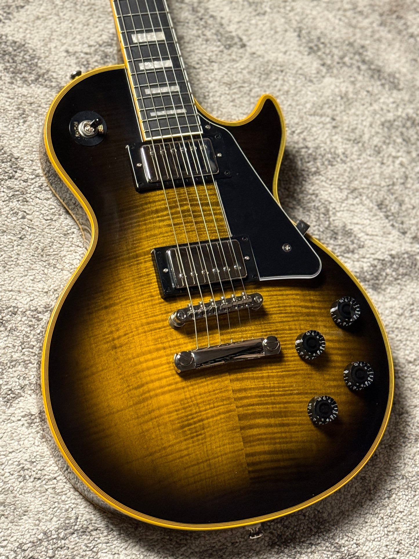 Epiphone Les Paul Custom Widow in Yellow Burst