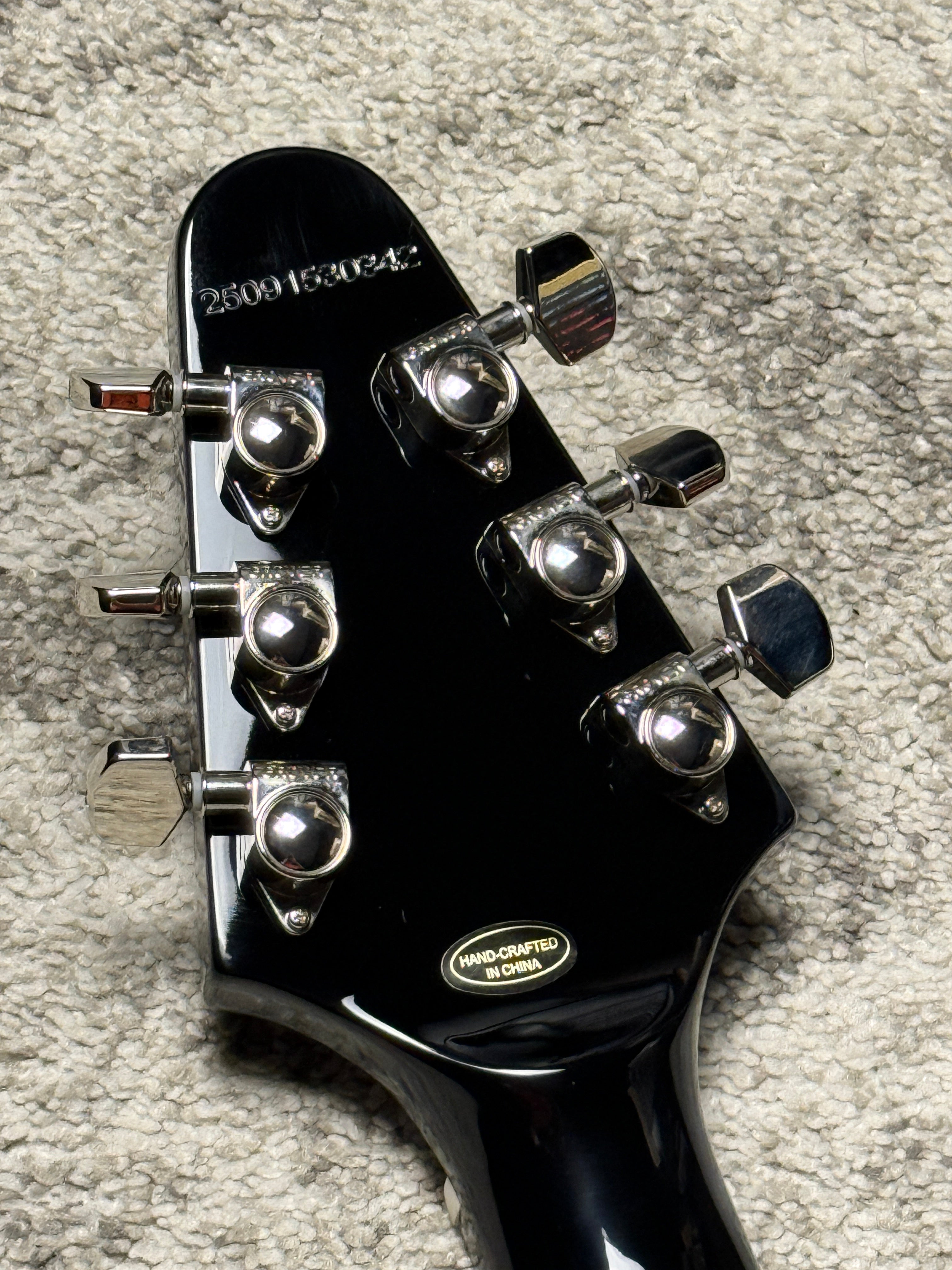 Epiphone Flying V 70s in Ebony Limited Edition – nafiriguitar.com