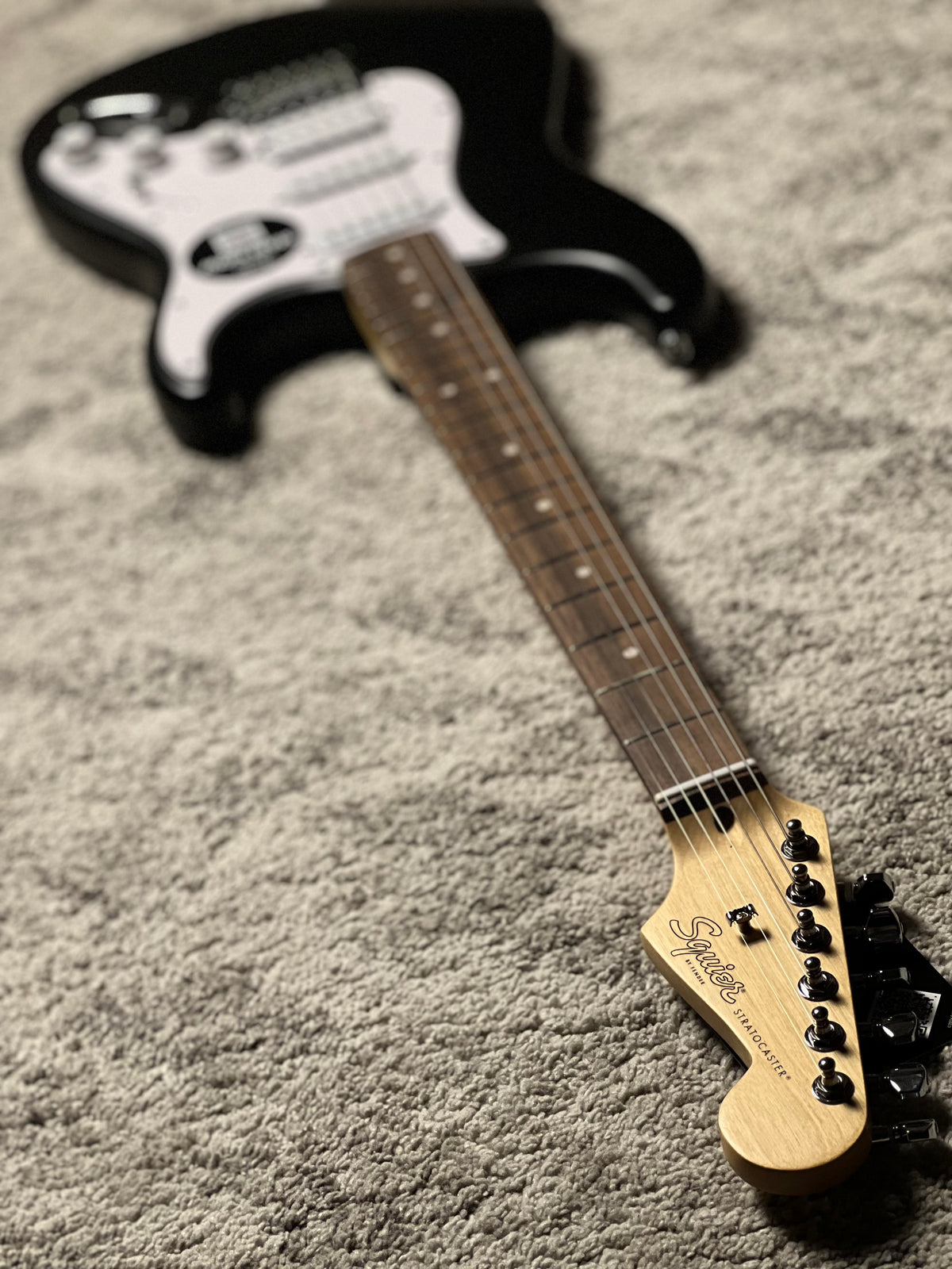 Squier Debut Series Stratocaster HSS with Laurel FB in Black