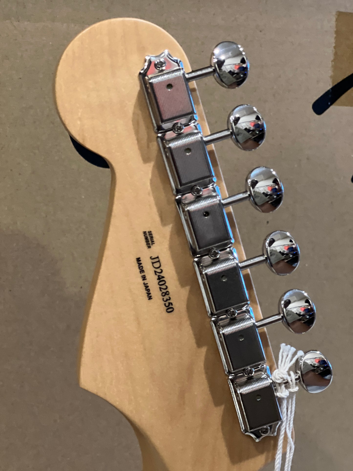 Fender FSR Collection Hybrid II Stratocaster with RW FB in Inca Silver JD24028350