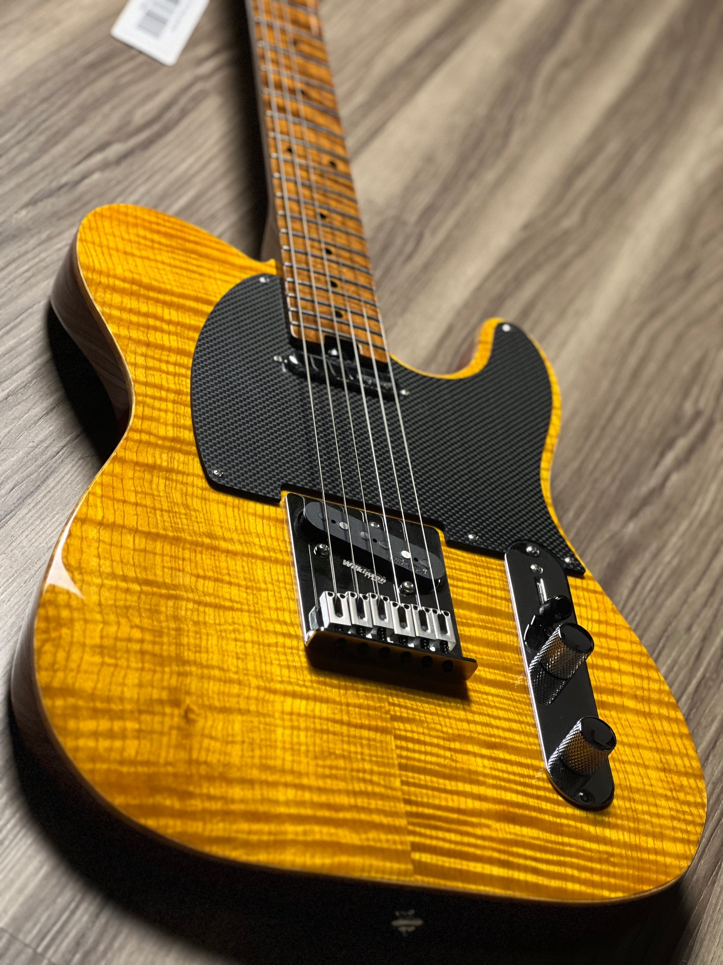 Soloking MT-1 FM 22 Artisan FMN with Roasted Flame Maple Neck in Amber