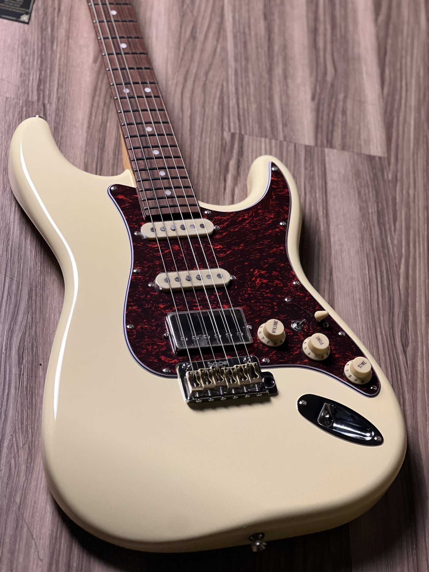 SQOE SEST1000 HSS Custom Shop Series in Olympic White Limited Edition with Hardshell Case