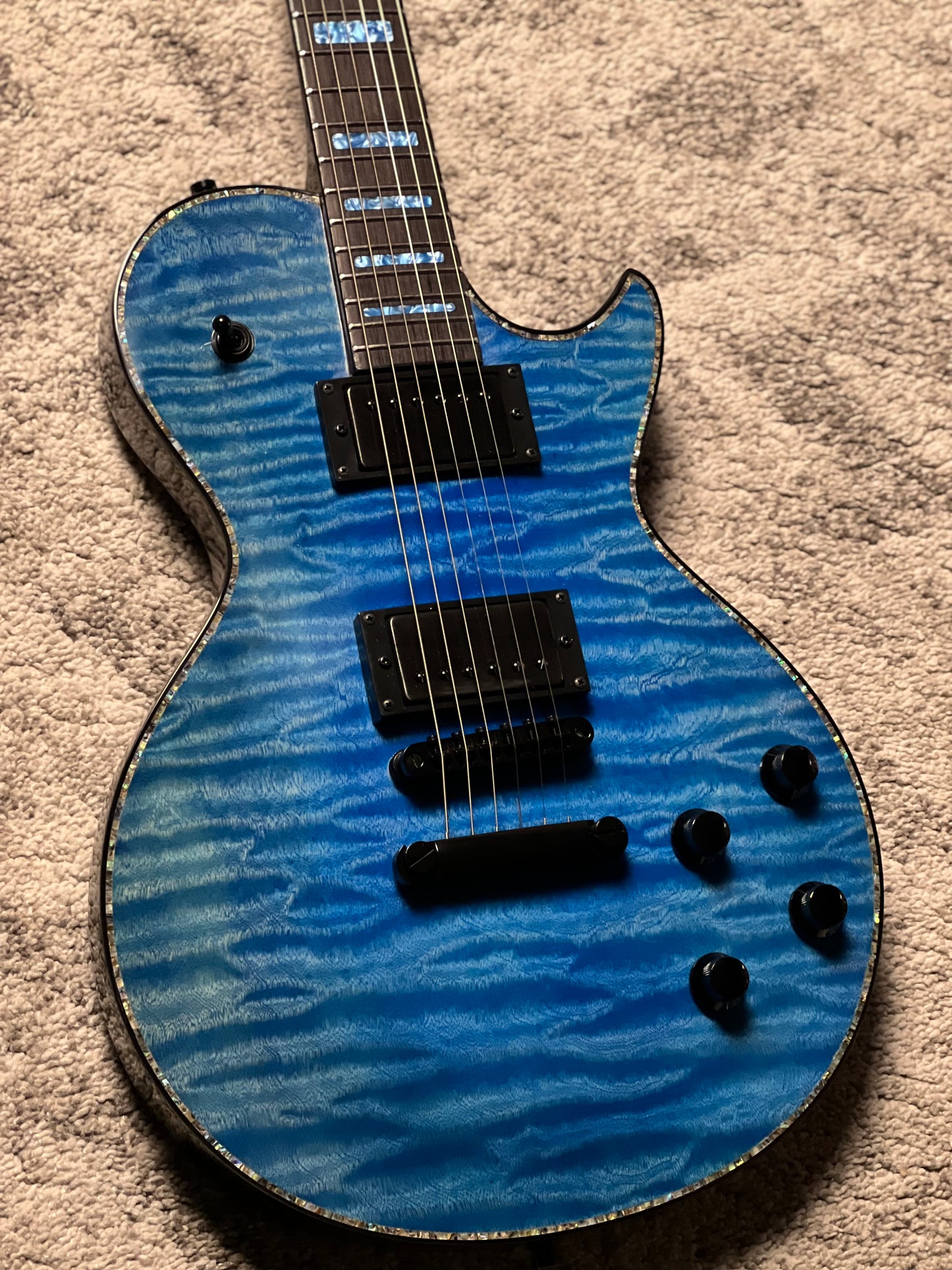 Dhatarattha Custom DLP in Transparent Blue with 5A Quilt Top