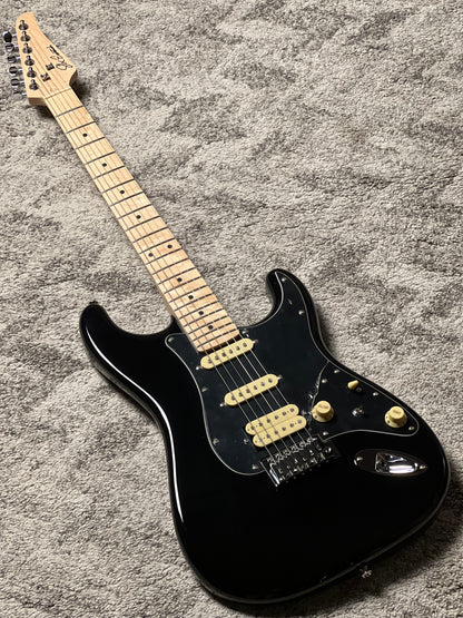 SLX Hawk Classic Essentials 22 HSS with Maple FB in Black