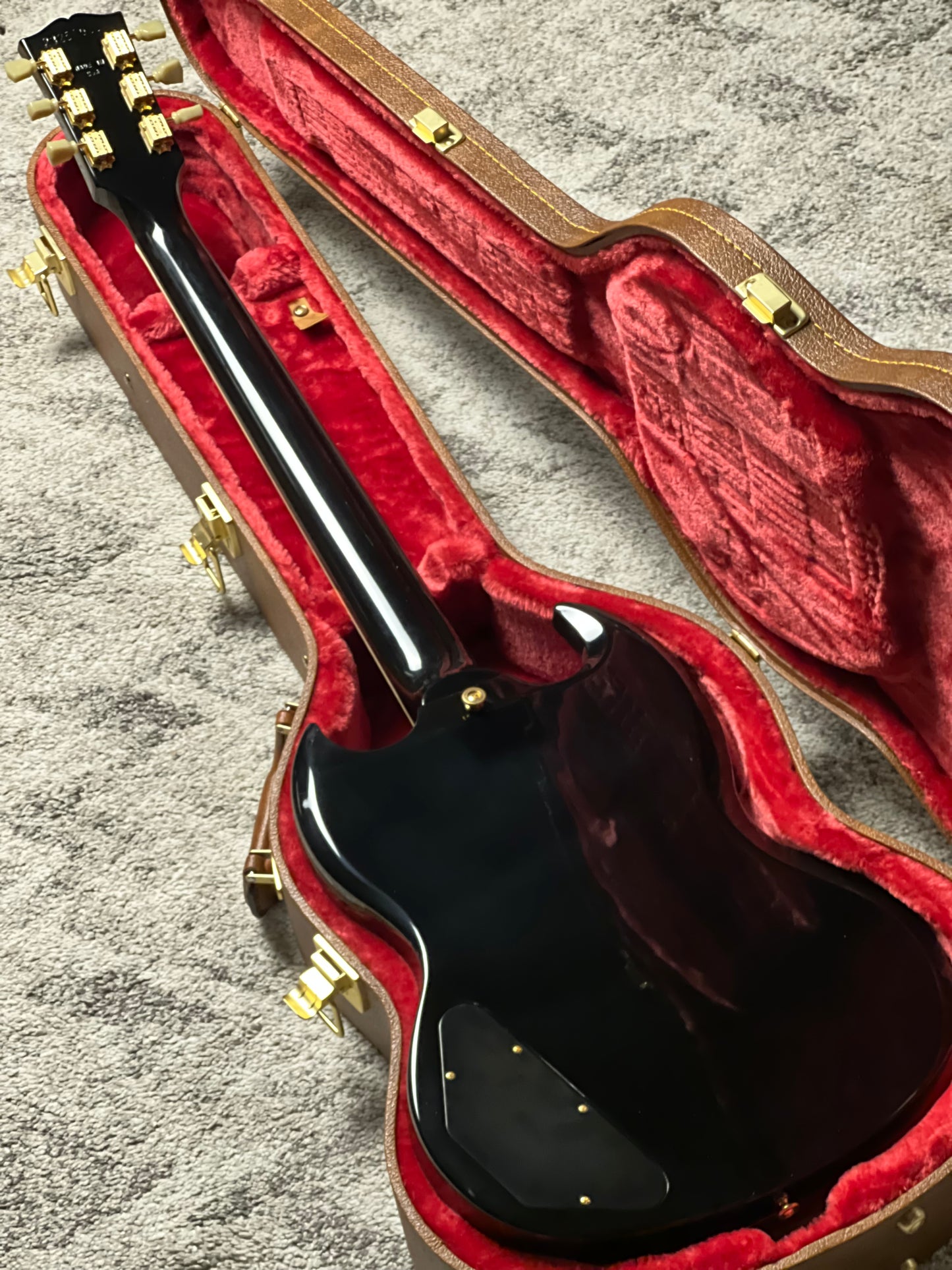 Gibson SG Standard '61 Maestro Vibrola T-Type in Ebony w/Case 232550250