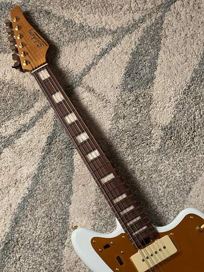 Soloking JM40 Offset Deluxe in Polar White with Gold Hardware