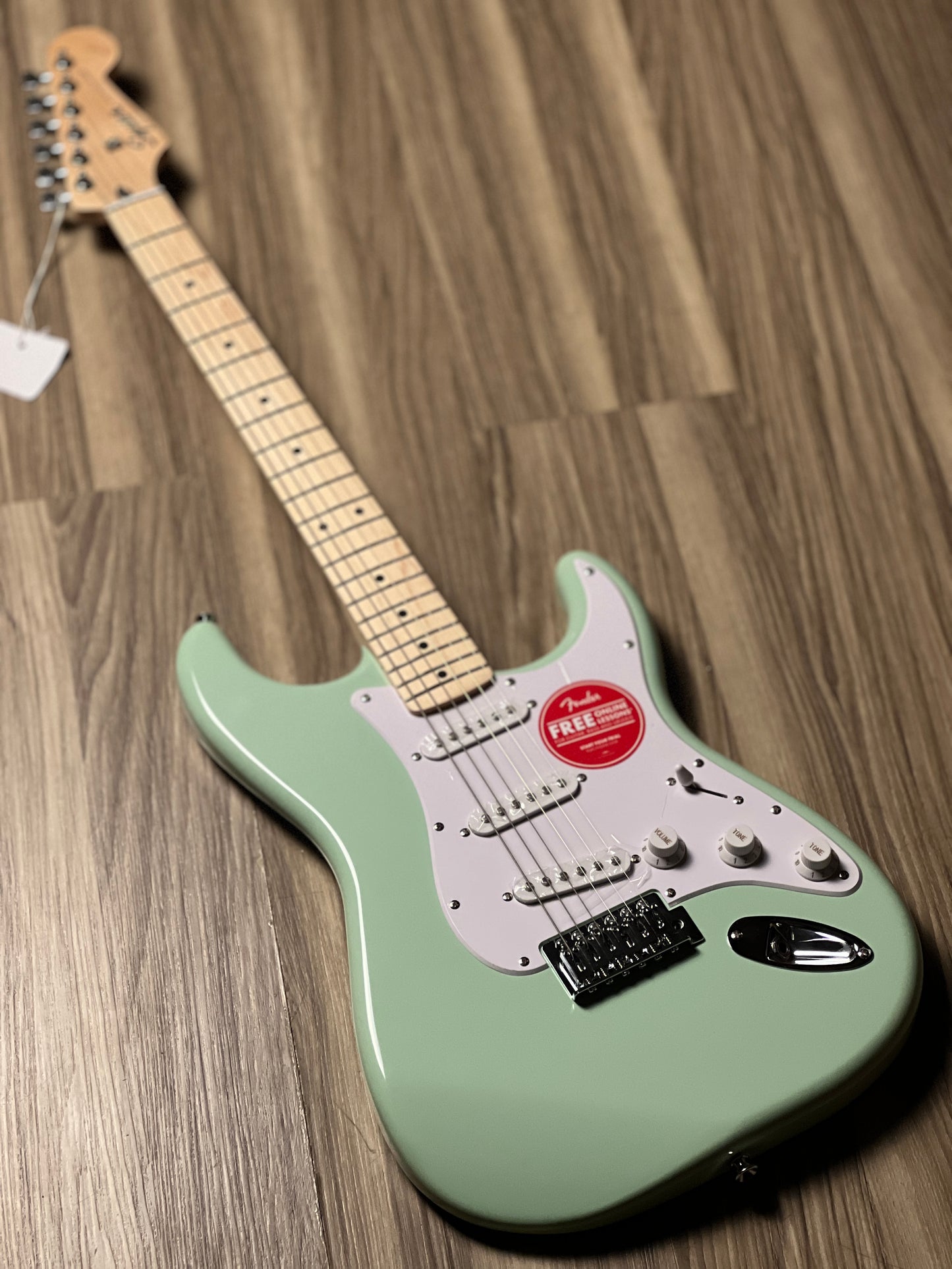 Squier FSR Sonic Stratocaster w/White Pickguard, Maple FB in Surf Green