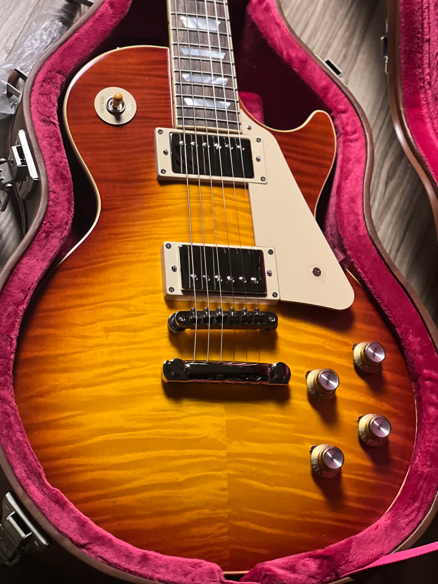 Epiphone 1960 Les Paul Standard Reissue in Washed Cherry Burst w/Case 25011520558