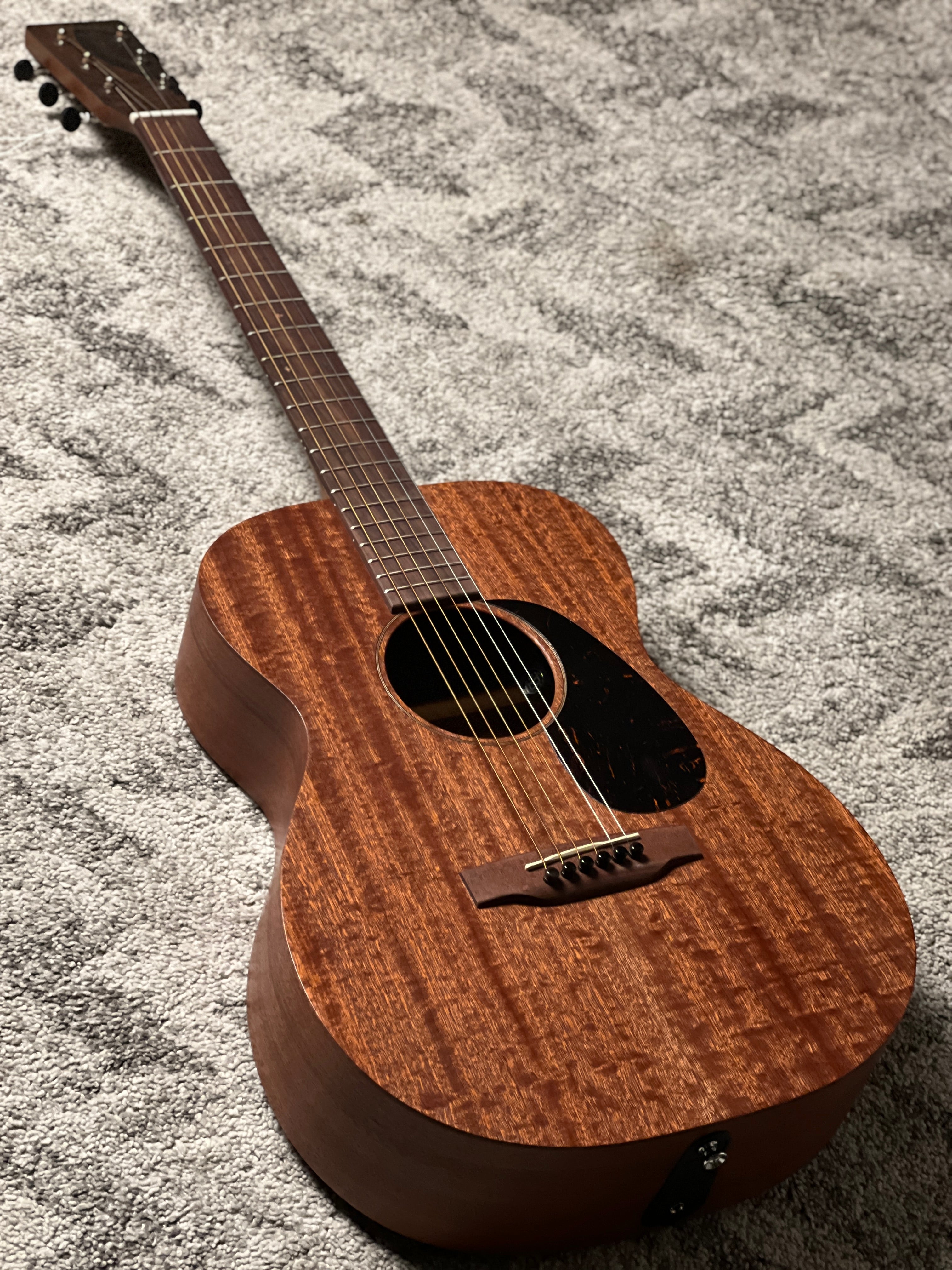 Martin 000 JR-E Acoustic Electric in Sapele – nafiriguitar.com