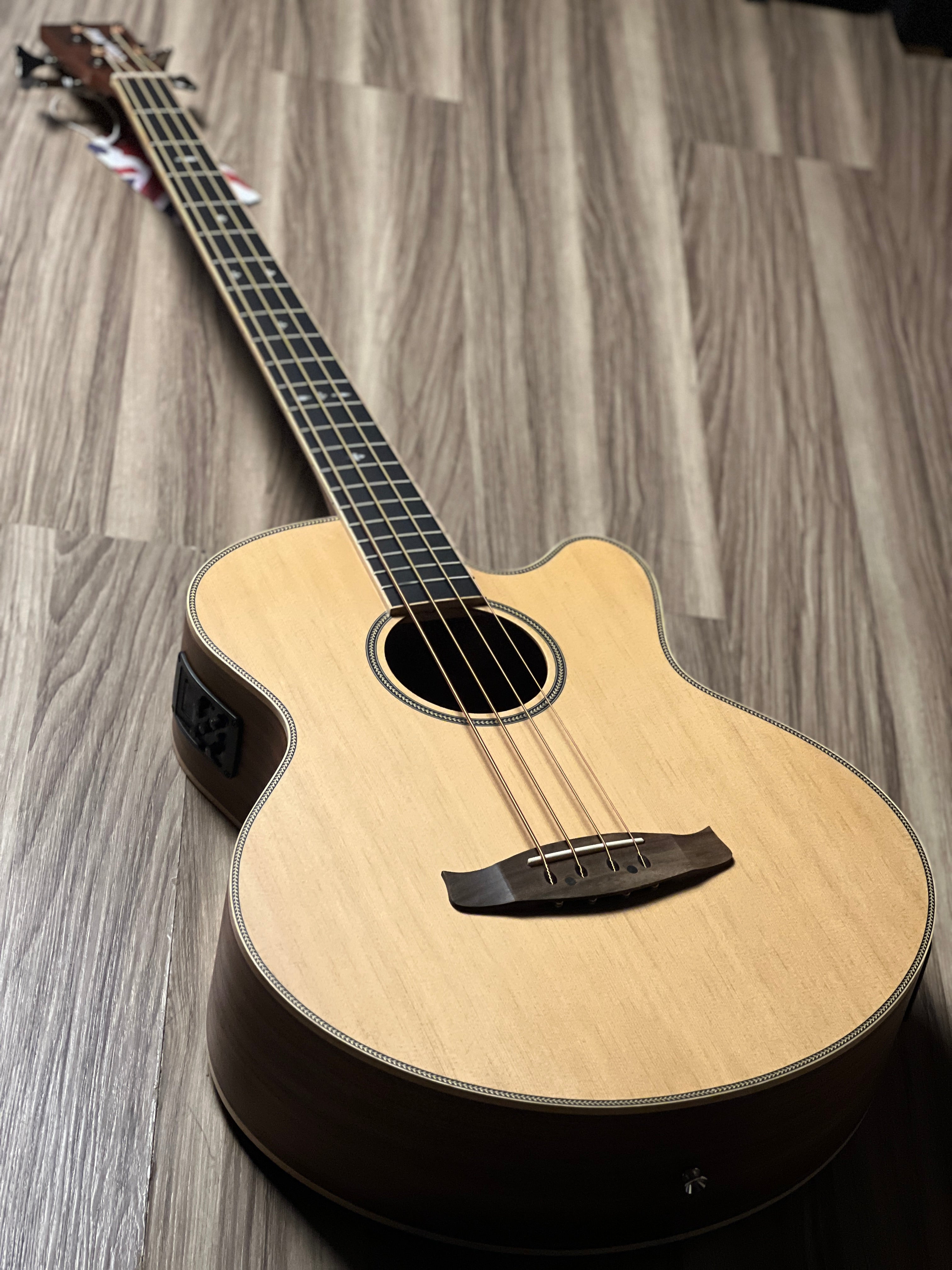 Tanglewood – nafiriguitar.com
