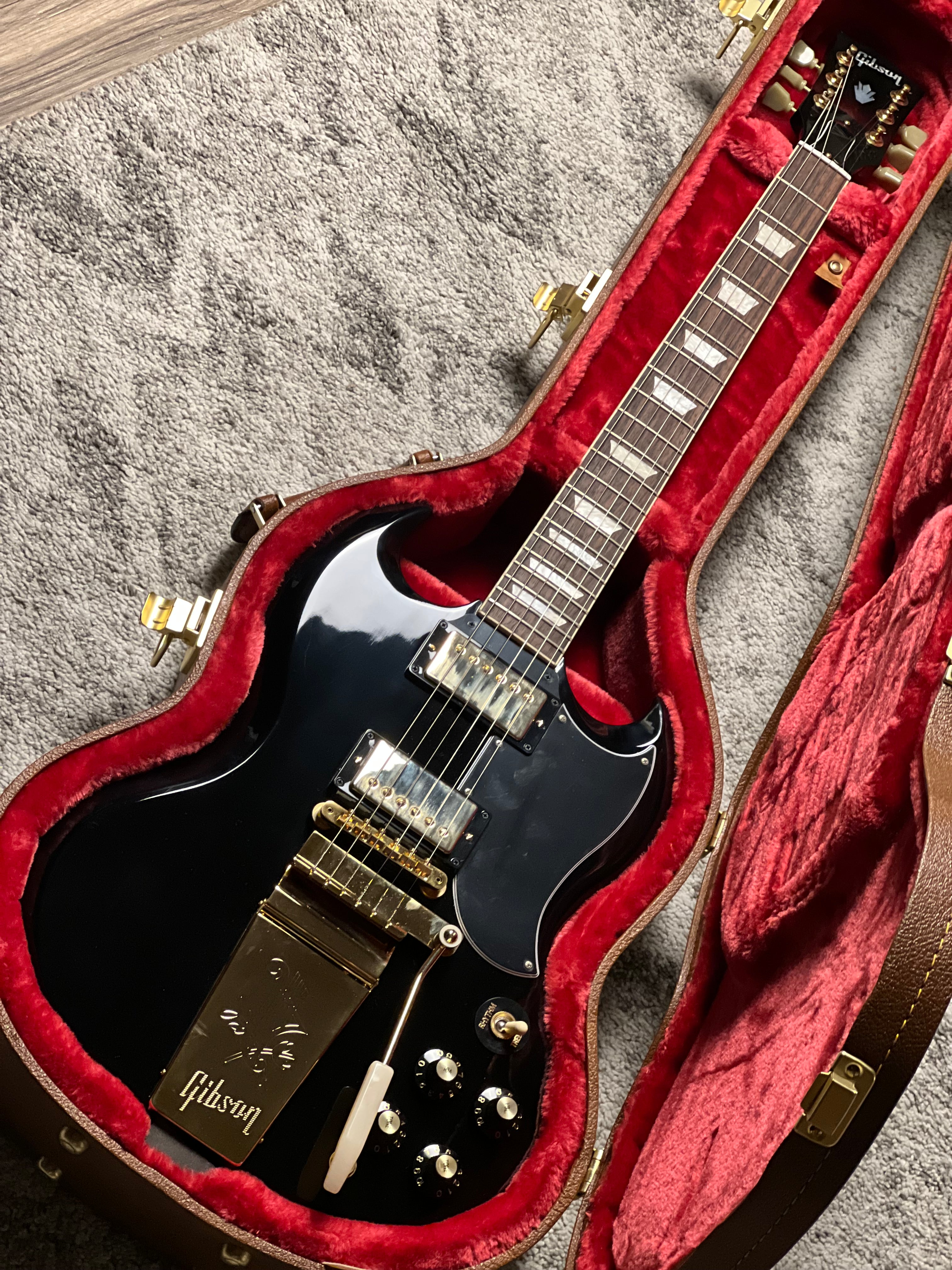 Gibson SG Standard '61 Maestro Vibrola T-Type in Ebony w/Case