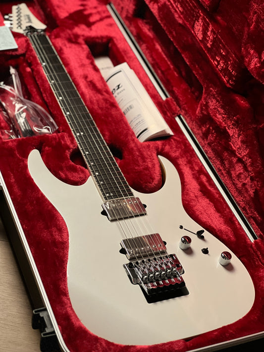 Ibanez Prestige RG5320C-PW in Pearl White F2413264