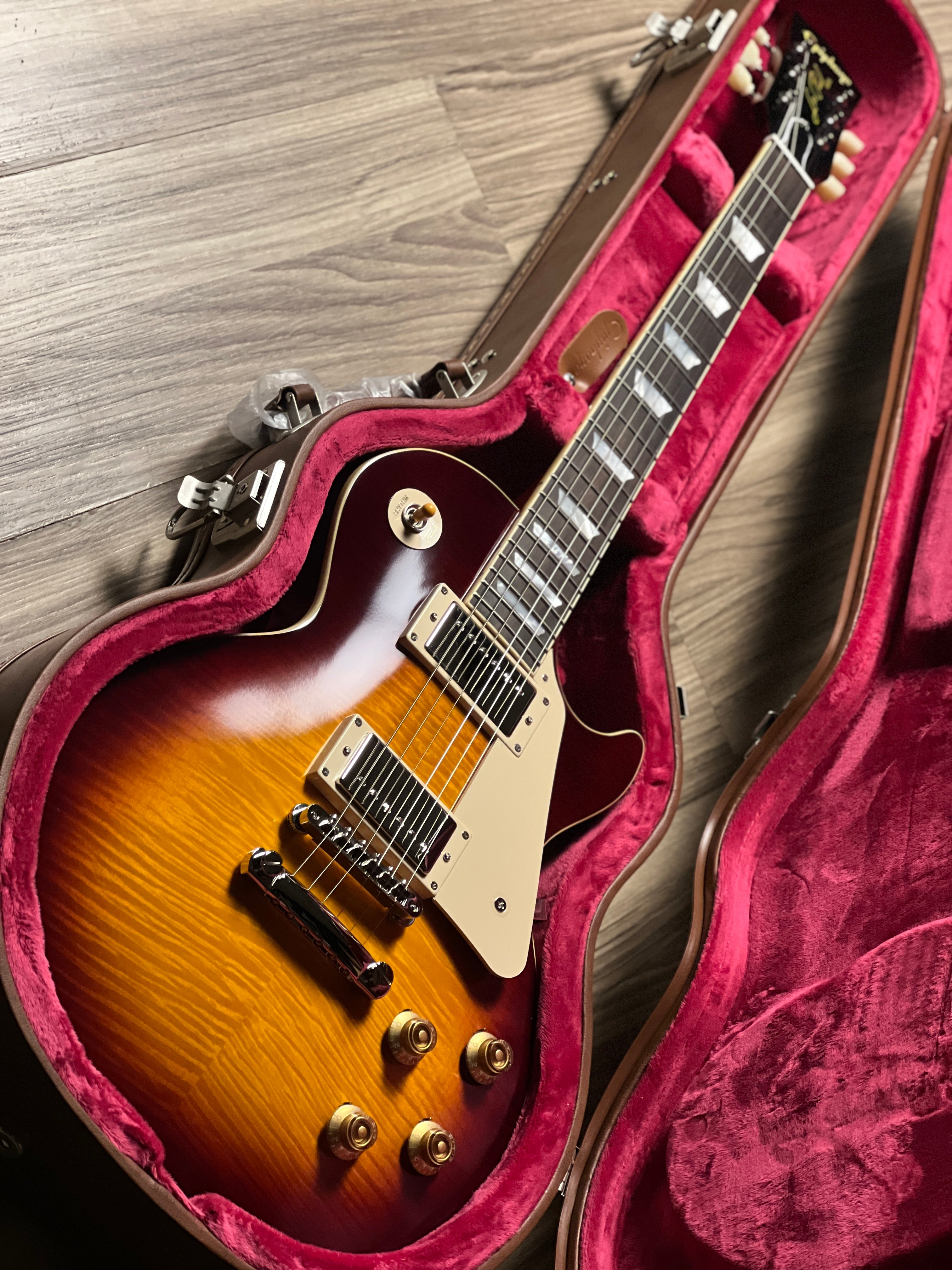 Epiphone 1959 Les Paul Standard Reissue in Deep Cherry Sunburst w