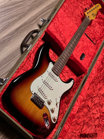 SQOE SEST1002 SB SSS Custom Shop Series in 3-Tone Sunburst Limited Edition with Hardshell Case