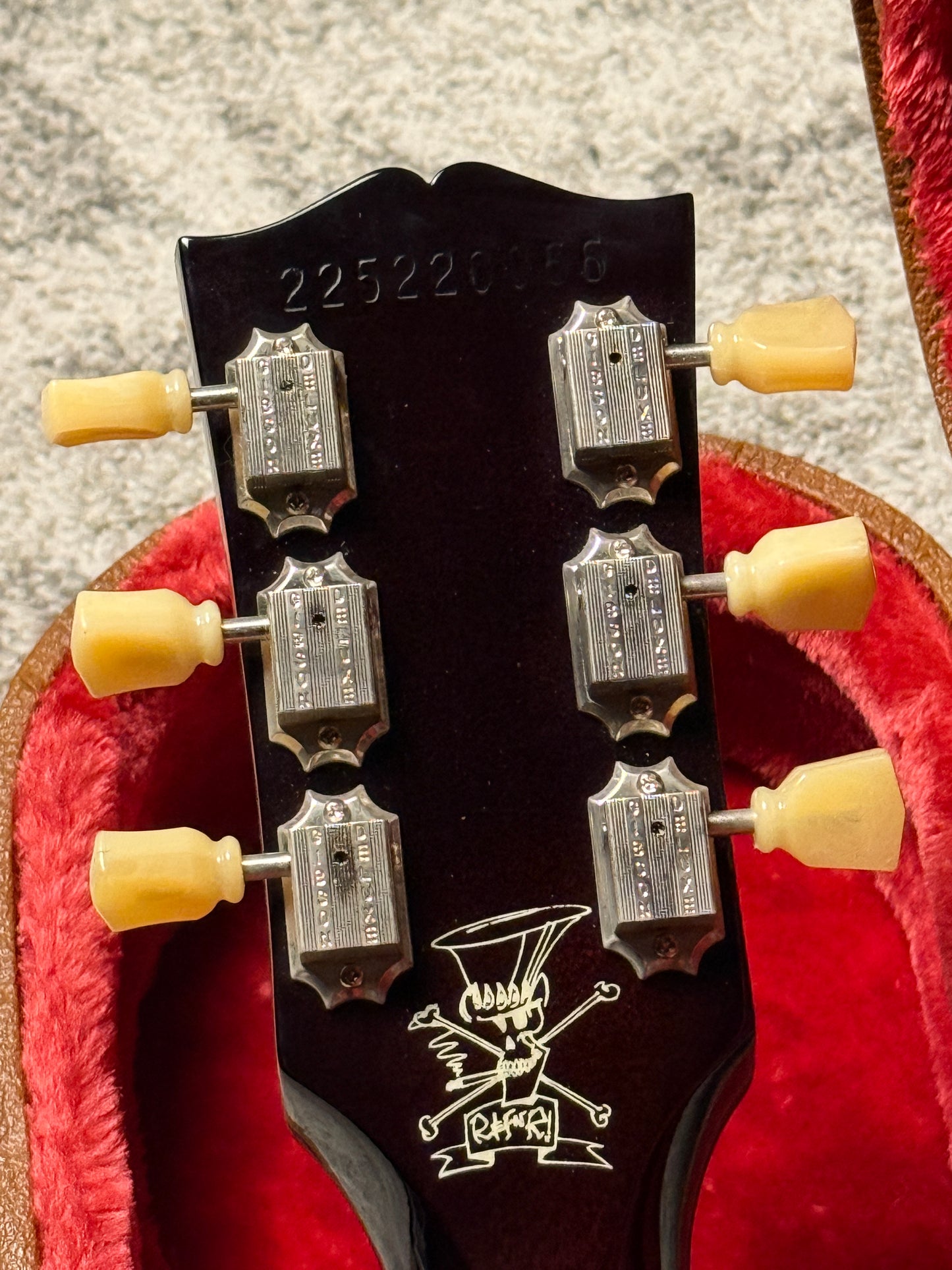 Gibson Slash "Victoria" Les Paul Standard Goldtop Dark Back with Case 225220066