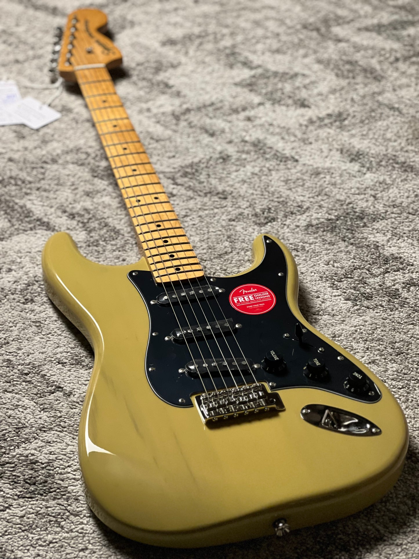 Squier FSR Classic Vibe 70s Stratocaster HSS w/Black Pickguard in Vintage Blonde