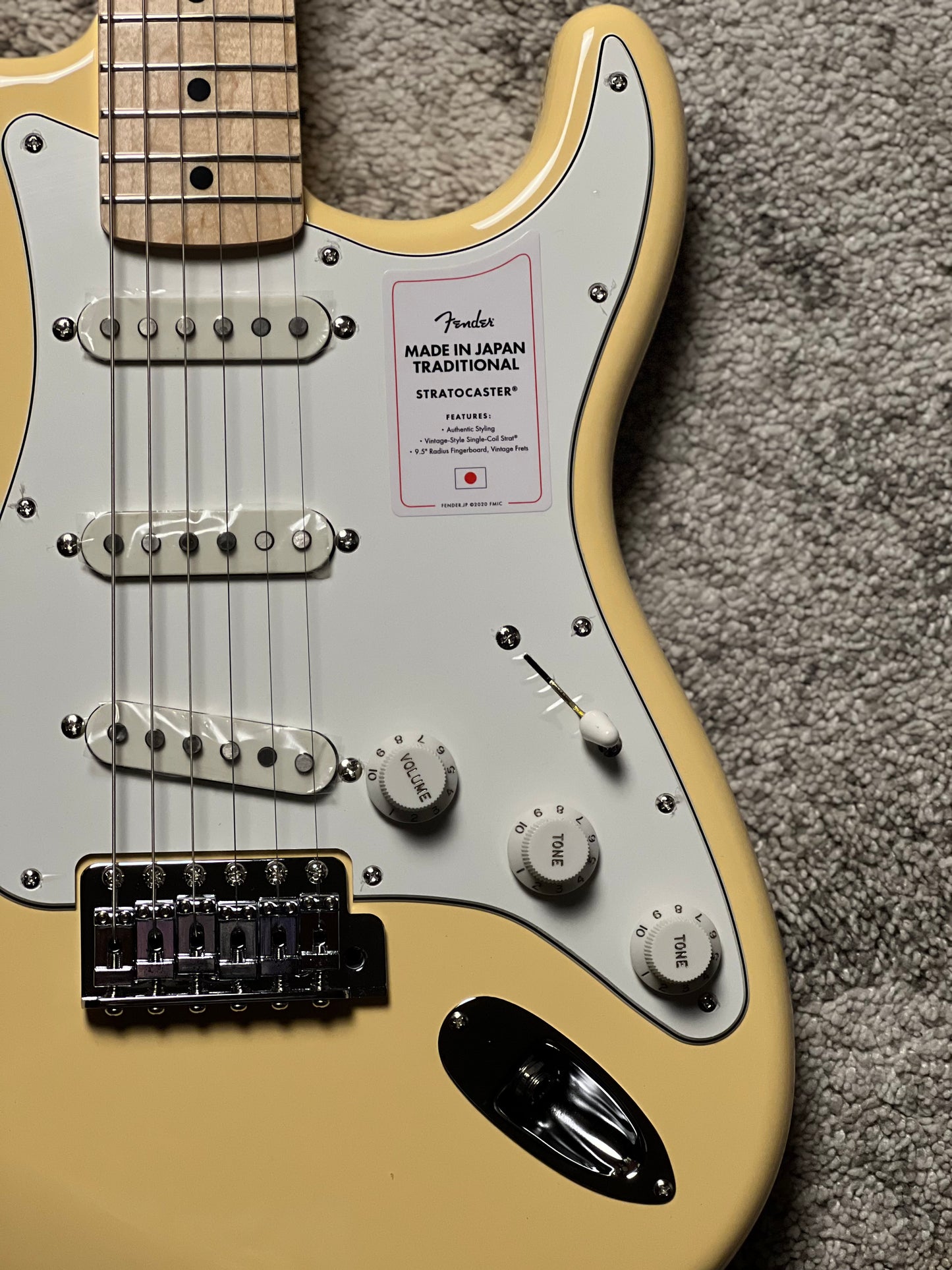 Fender Japan Traditional 70s Stratocaster with Maple FB in Vintage White JD25010795