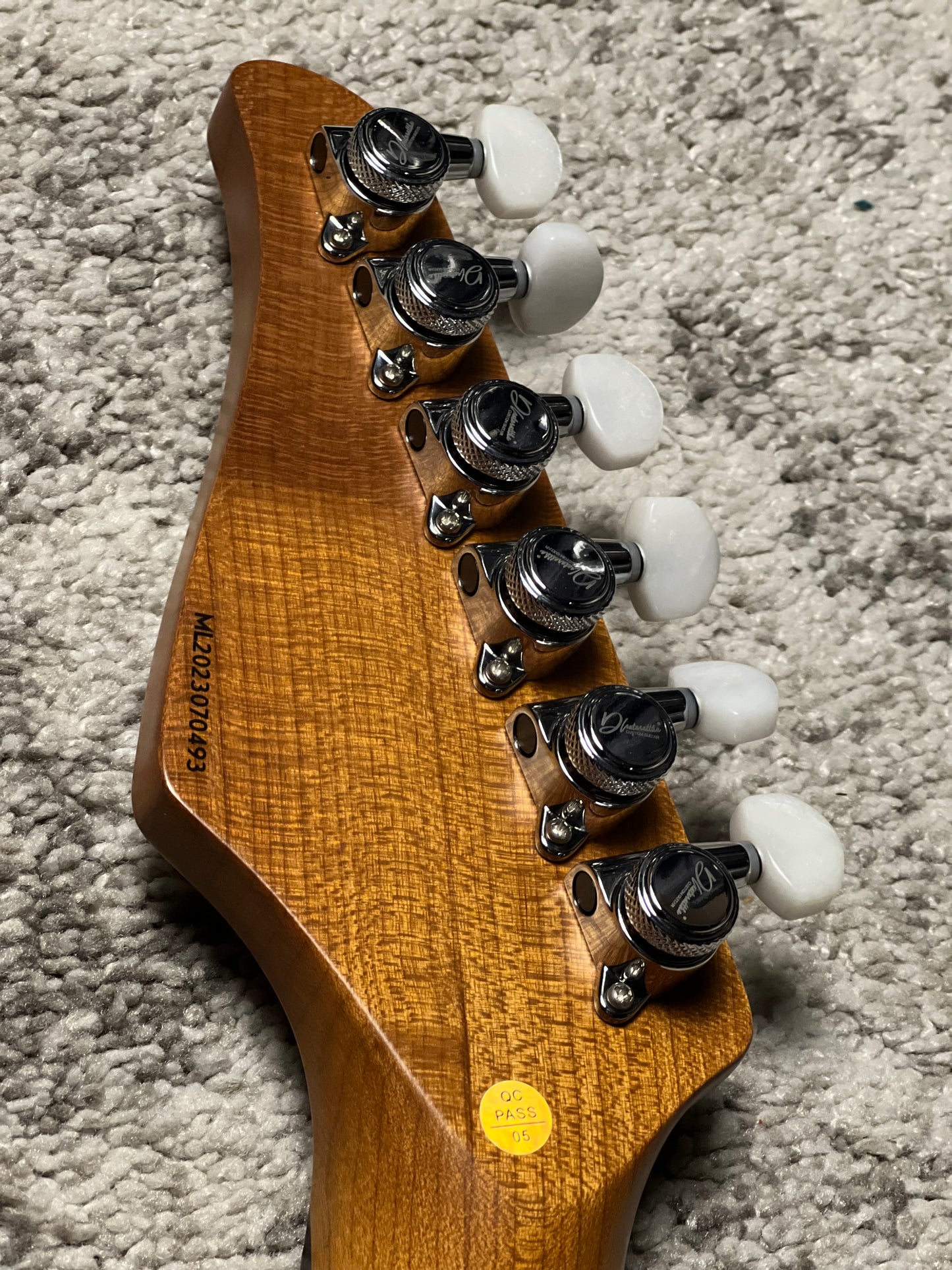 Dhatarattha Classic DST HSS in Shell Pink Over Sunburst with Rosewood FB and Defender Orca Artwork Inlay