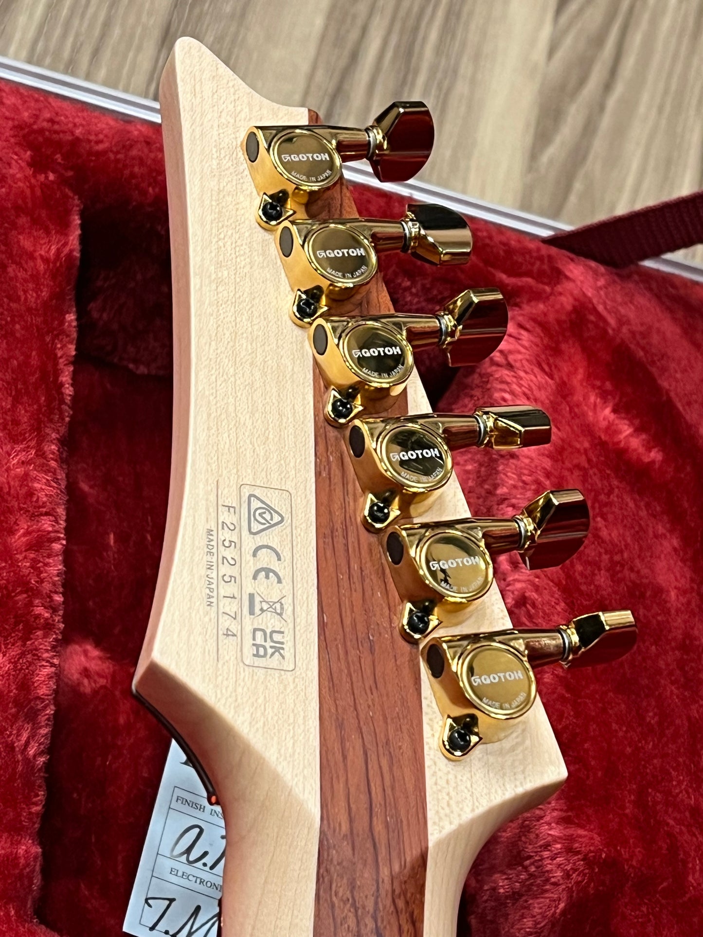 Ibanez JS1GD Joe Satriani Signature in Gold Boy with Case Limited Edition F2525174