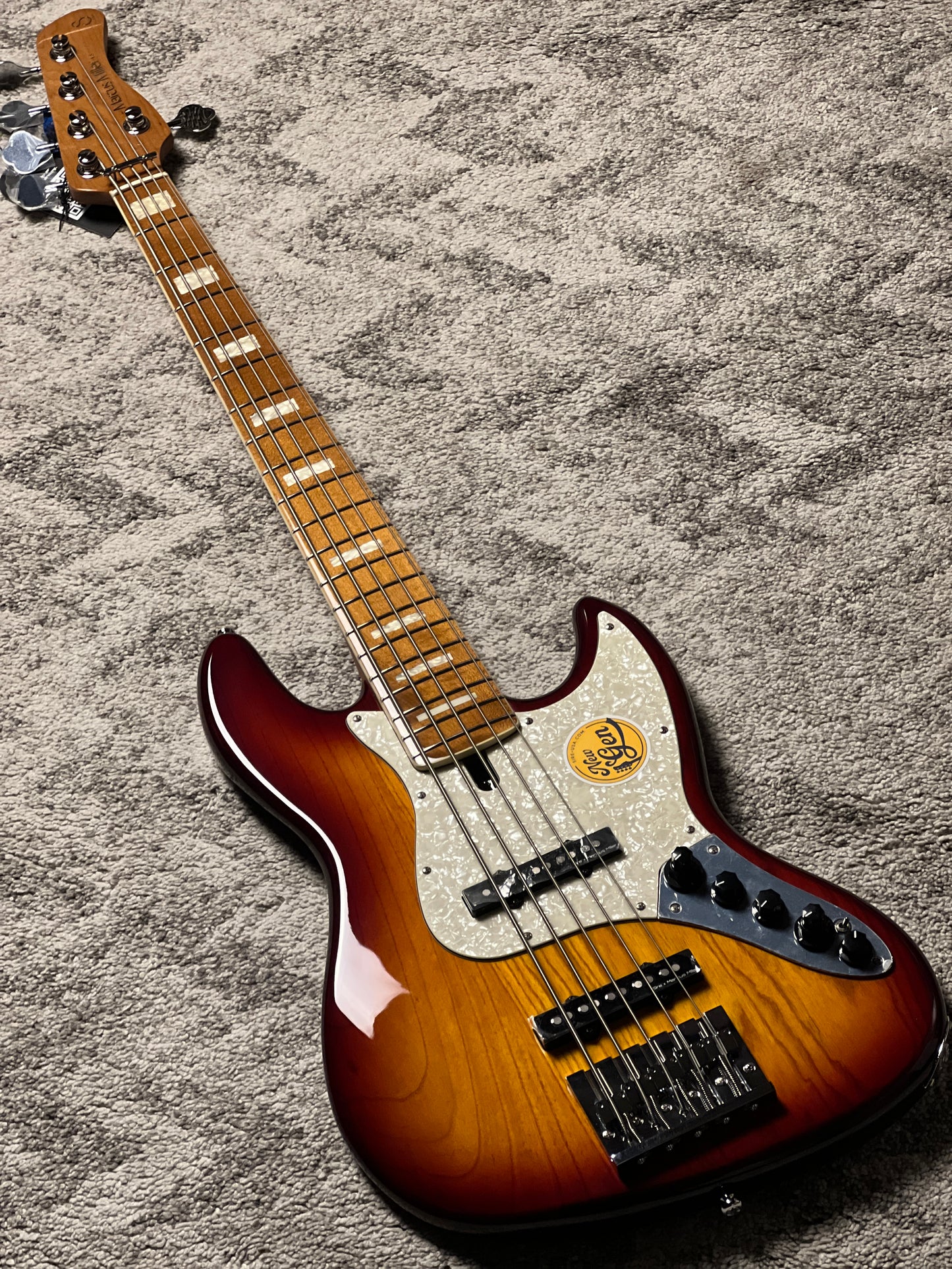 Sire Marcus Miller V8 5-string Swamp Ash Bass Guitar in Tobacco Sunburst