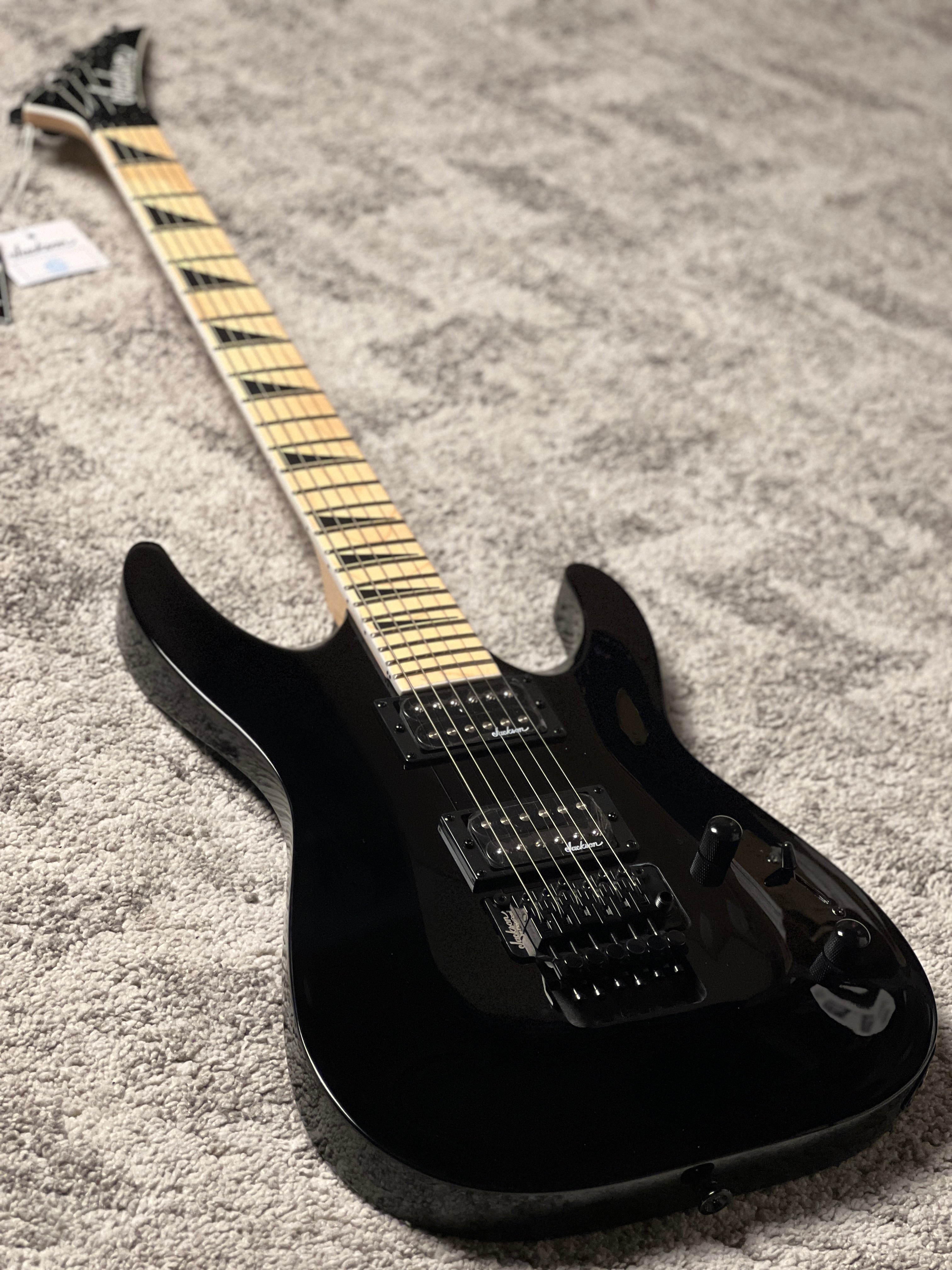 Jackson JS Series Dinky DKA-M JS32 in Gloss Black – nafiriguitar.com