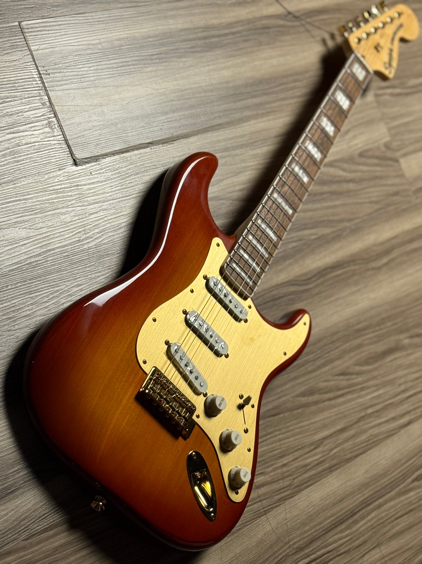 Squier 40th Anniversary Gold Edition Stratocaster in Sienna Sunburst (USED) ISSK21006456