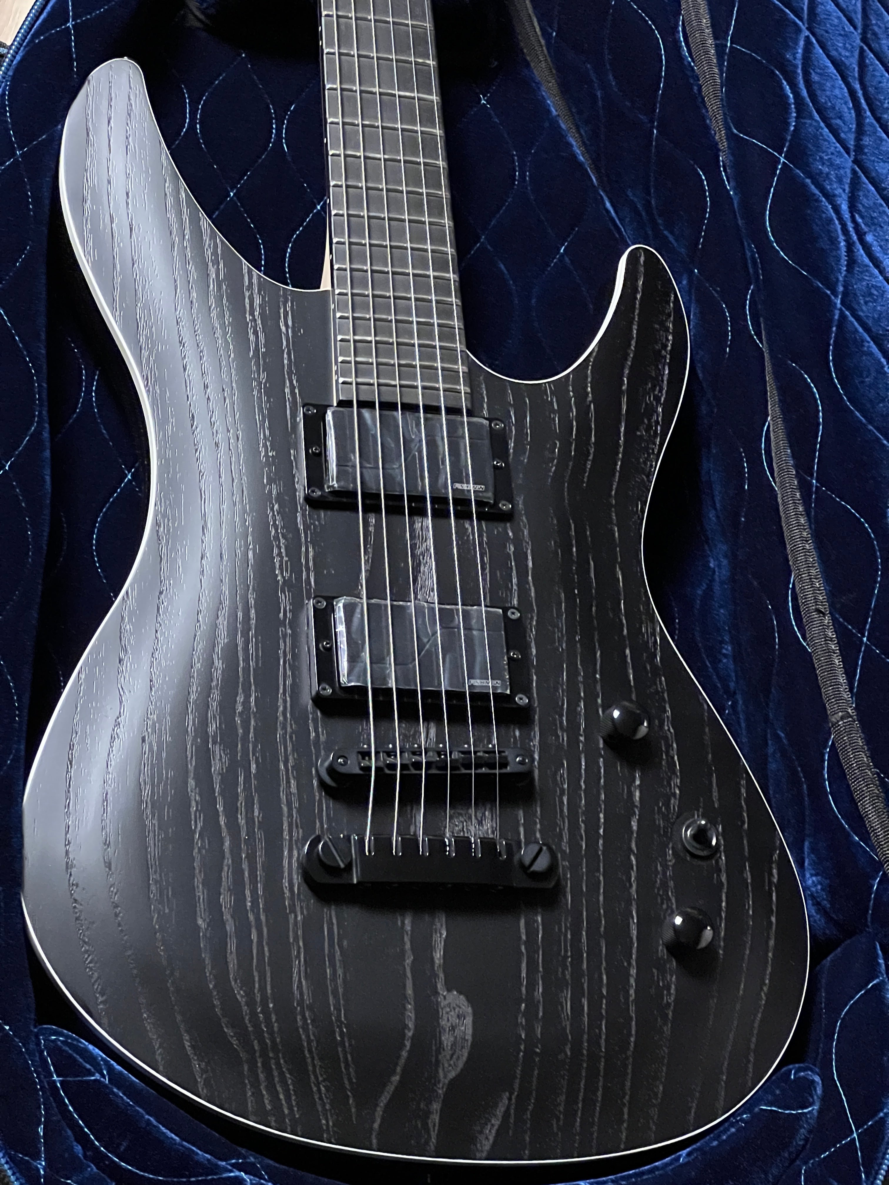 Fujigen FGN JMY3-ASH-E Mythic J-standard in Open Pore Black