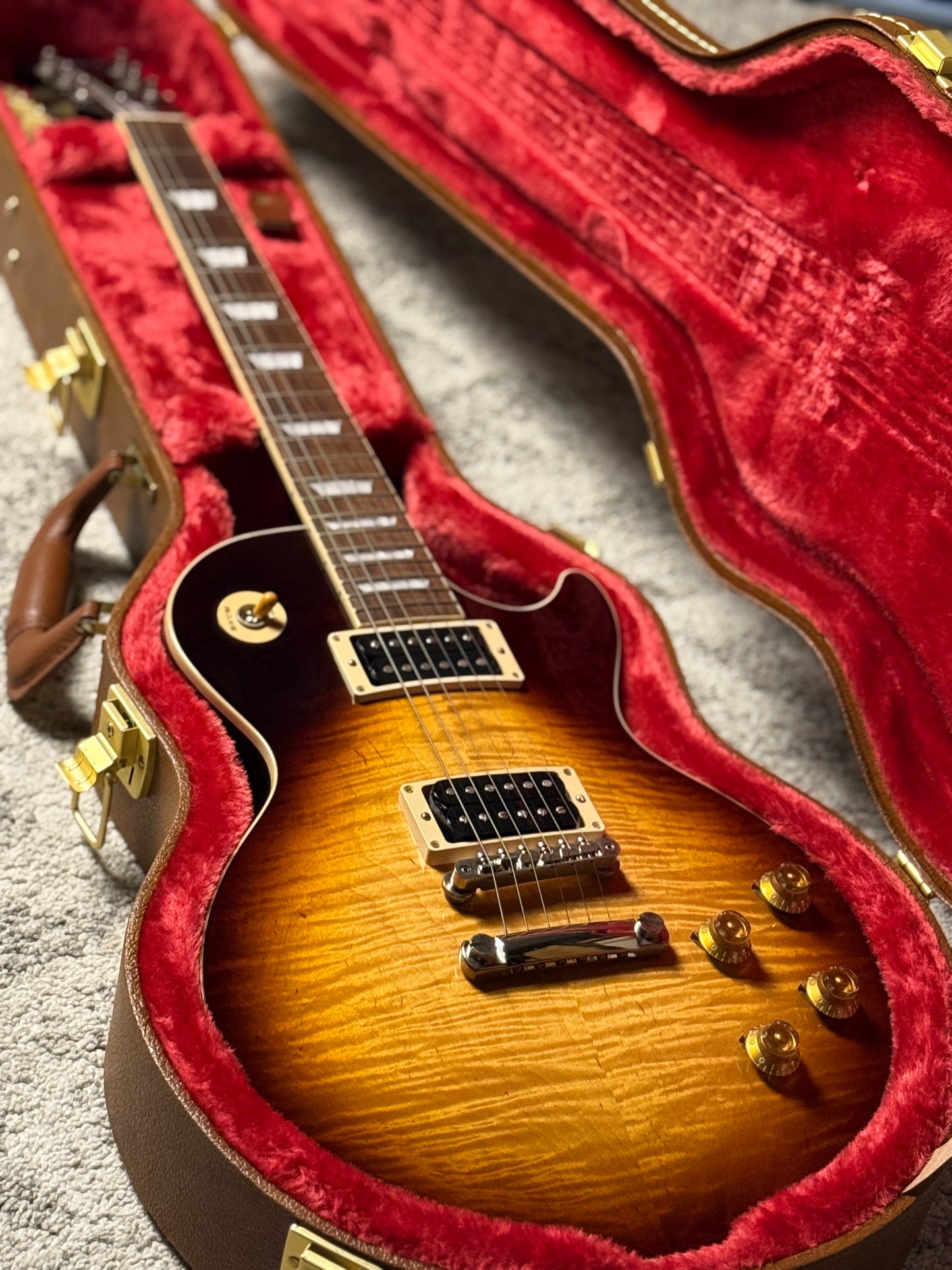 Gibson Slash Les Paul Standard  in November Burst with Case 204830254