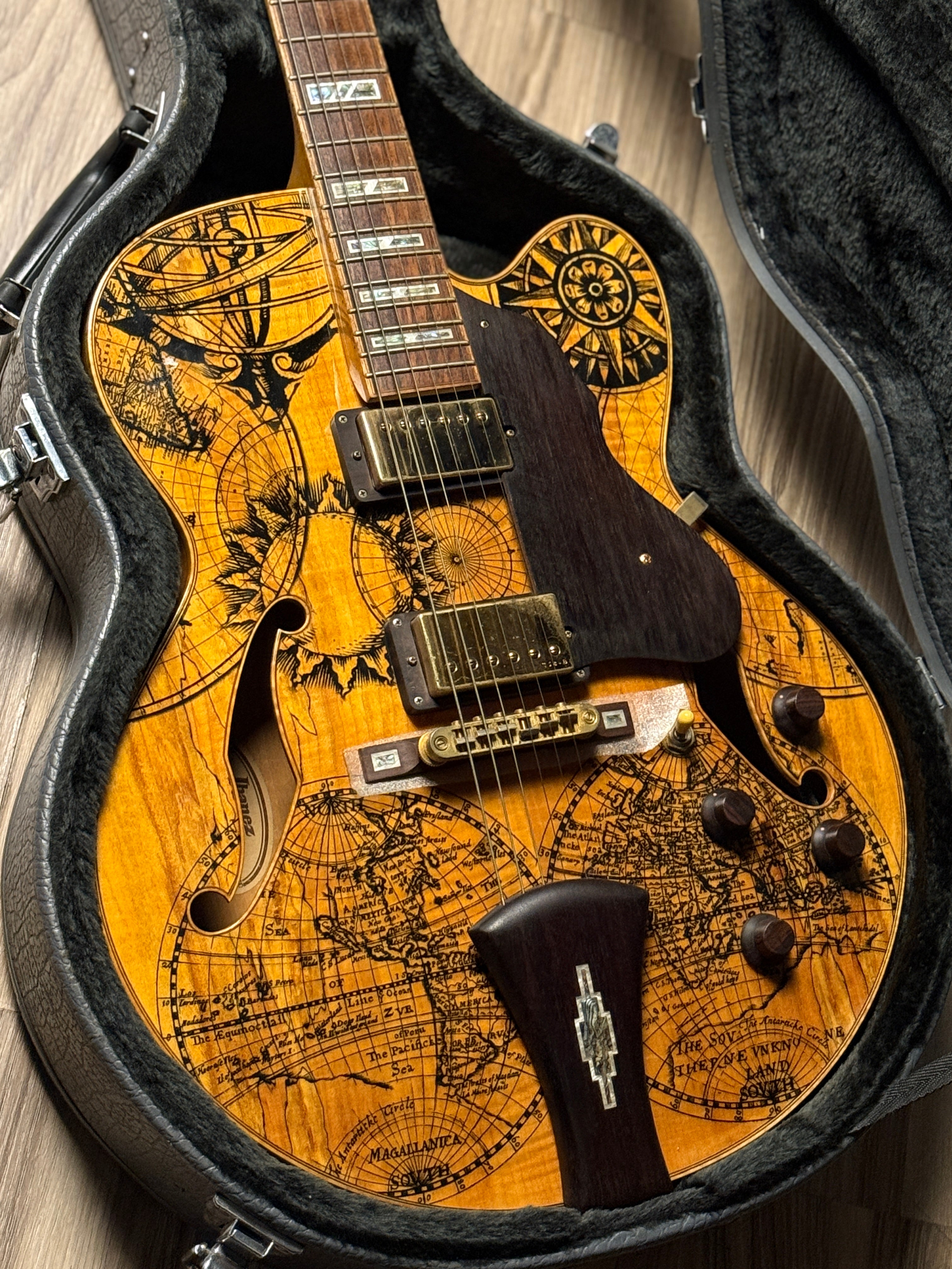 Ibanez AF105-VB フルアコPU MODアンティクィティHC付き Ibanez AF105 - Natural | Sweetwater
