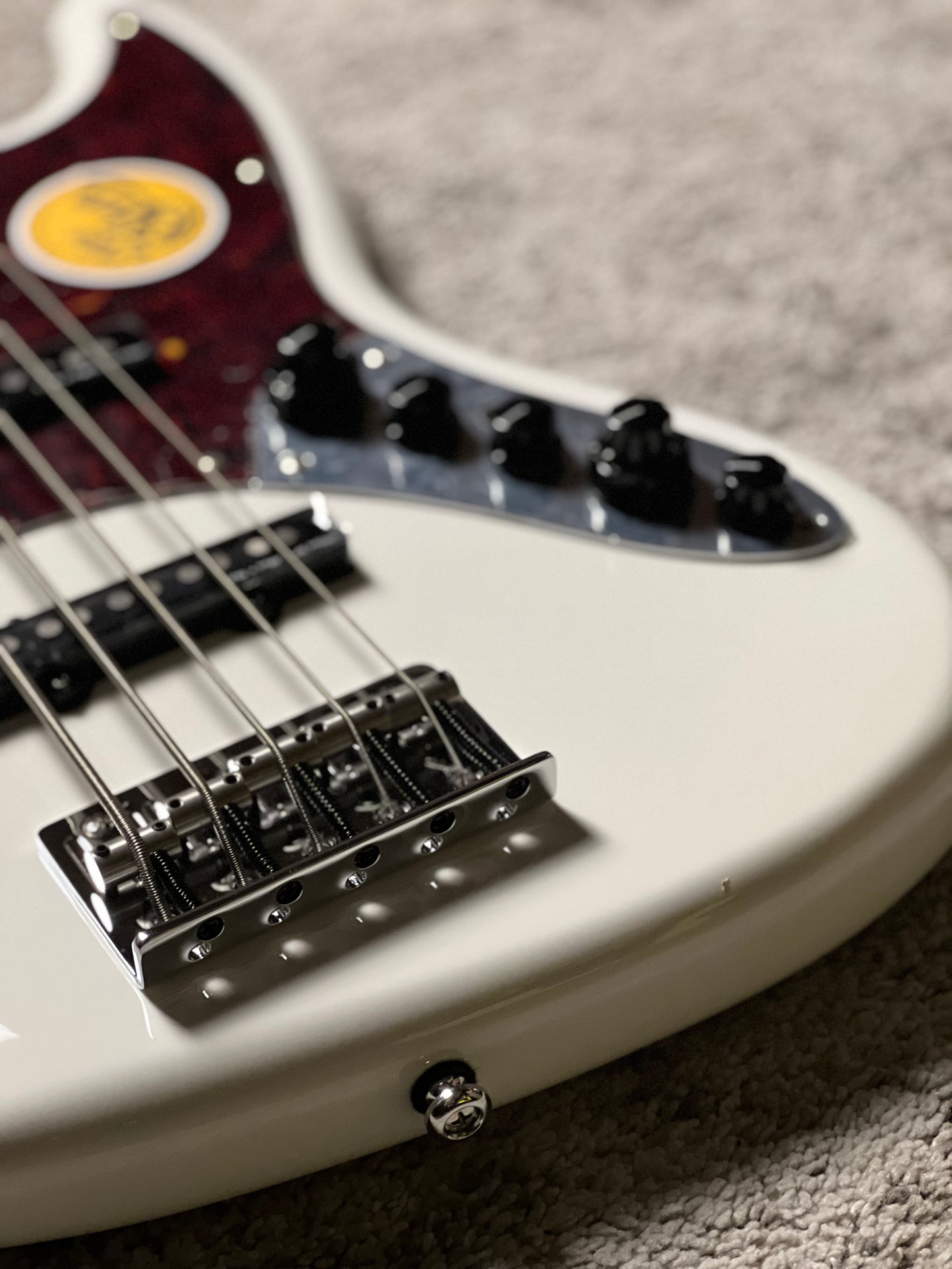 Sire Marcus Miller V7 Alder 5-String Bass Guitar 2nd Gen in Antique White