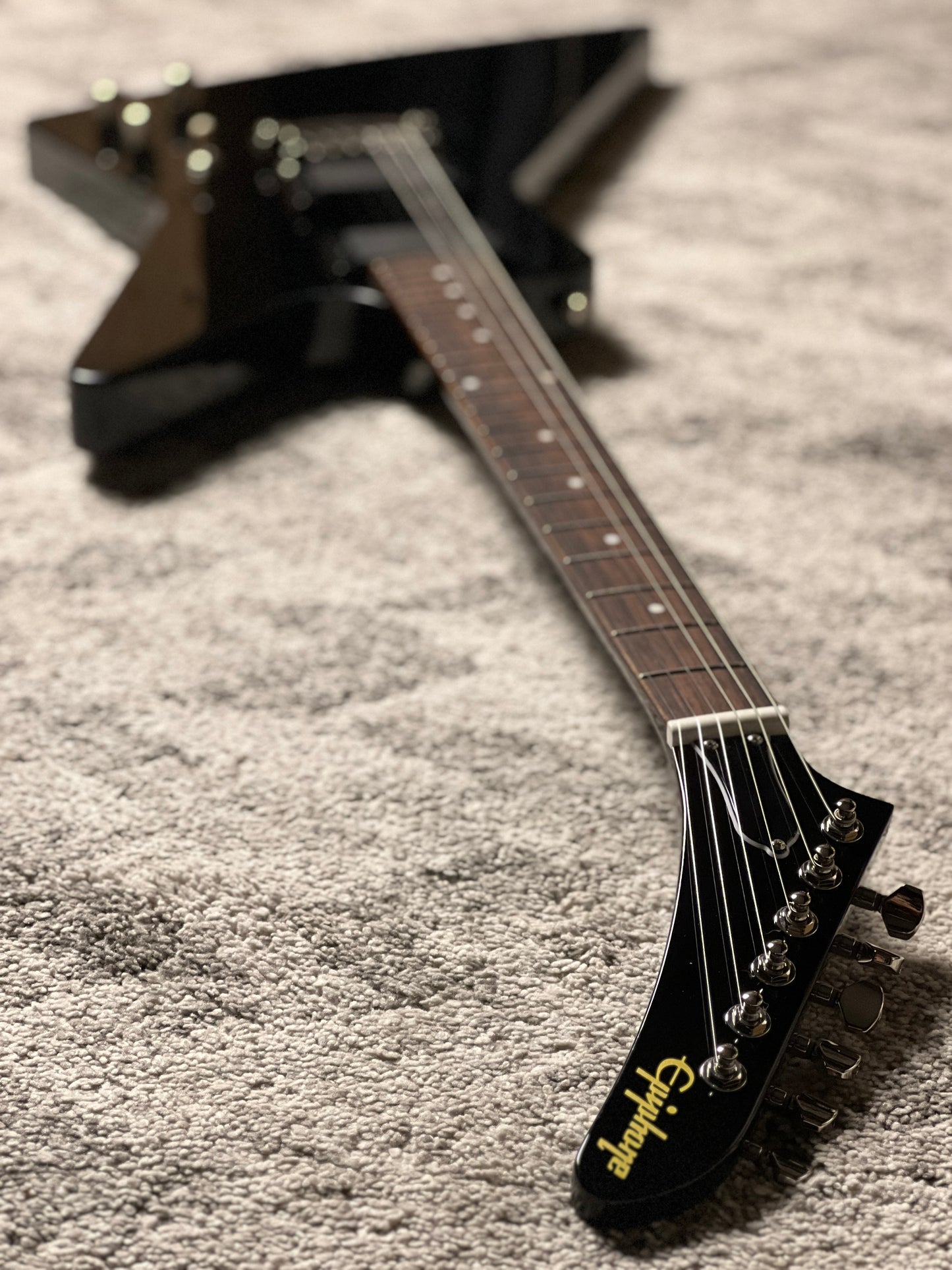 Epiphone Explorer 80s-EMG in Ebony w/Gigbag