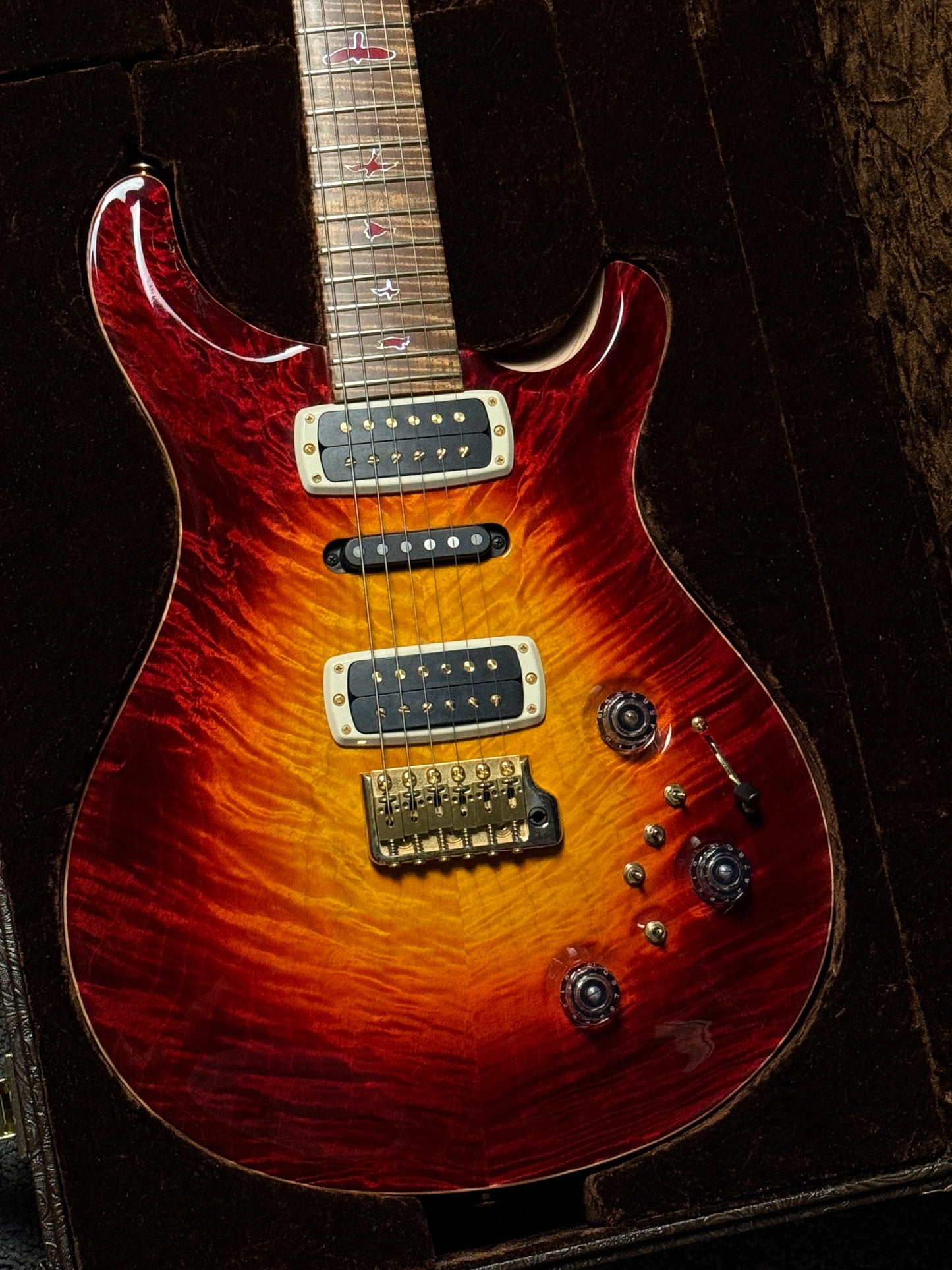 PRS Private Stock Modern Eagle V Piezo in Dragon's Breath Glow 327530
