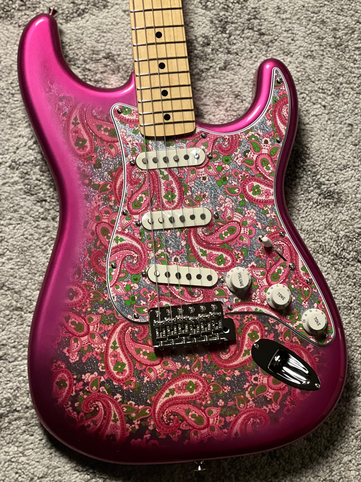 Fender MIJ Limited Stratocaster with Maple FB in Pink Paisley JD26001405