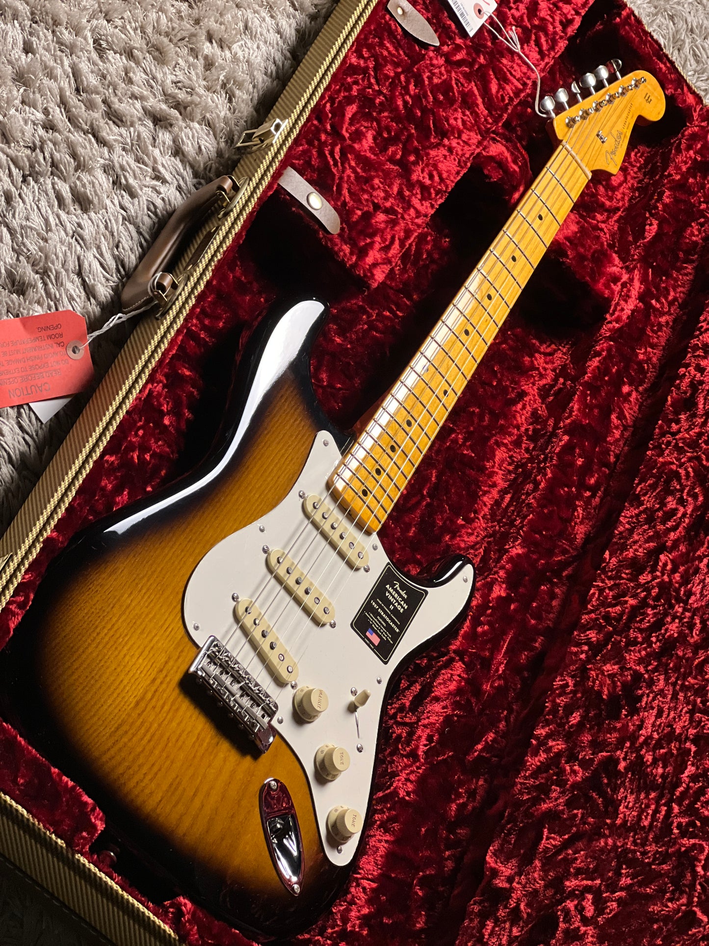 Fender American Vintage II 57 Stratocaster พร้อม Maple FB สี 2-Tone Sunburst