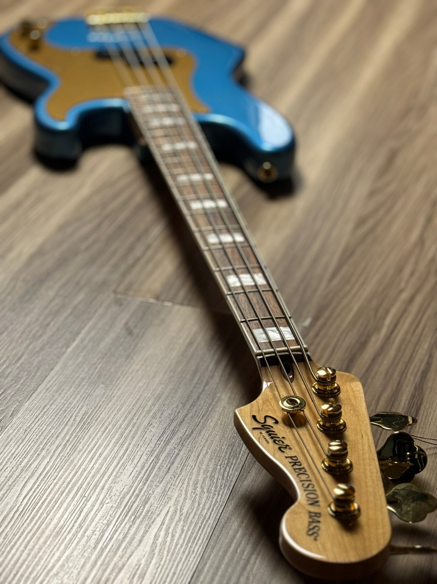 Squier 40th Anniversary Gold Edition Precision Bass in Lake Placid Blue (USED) ISSF22003751