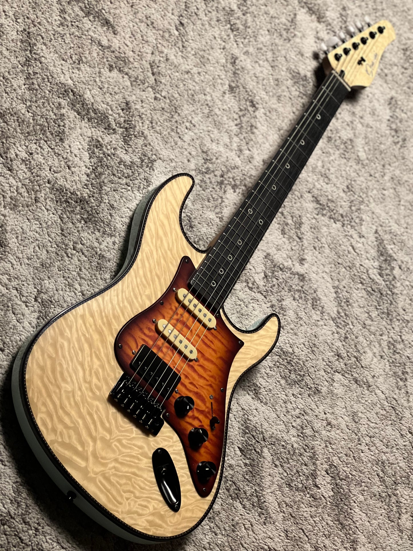 Dhatarattha Custom DST HSS Quilt in Gloss Natural with Rosewood FB
