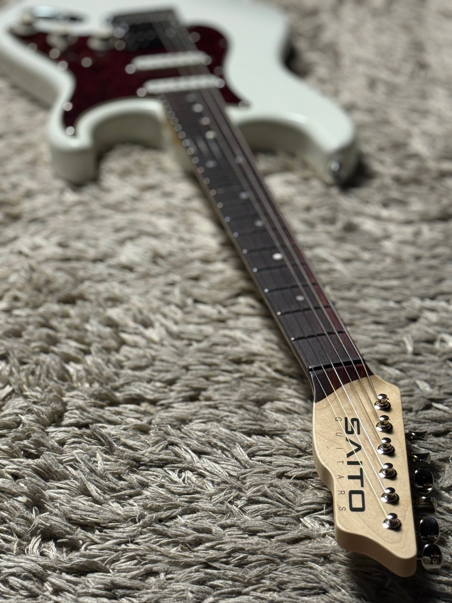 Saito S-622CS SSH Heritage with Rosewood in Olympic White with Tortoise PG 253046