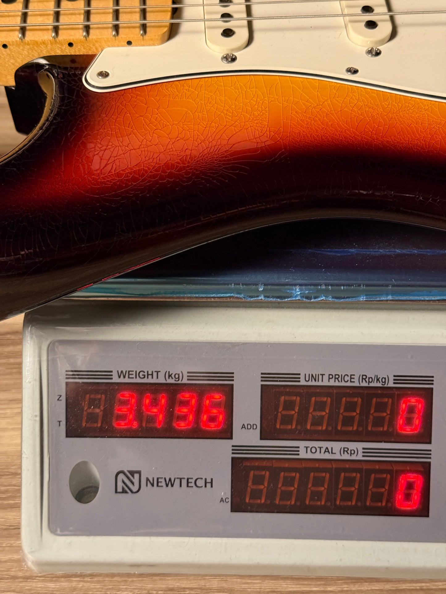 Fender Custom Shop 1968 Stratocaster Deluxe Closet Classic Maple in 3-color Sunburst CZ569243