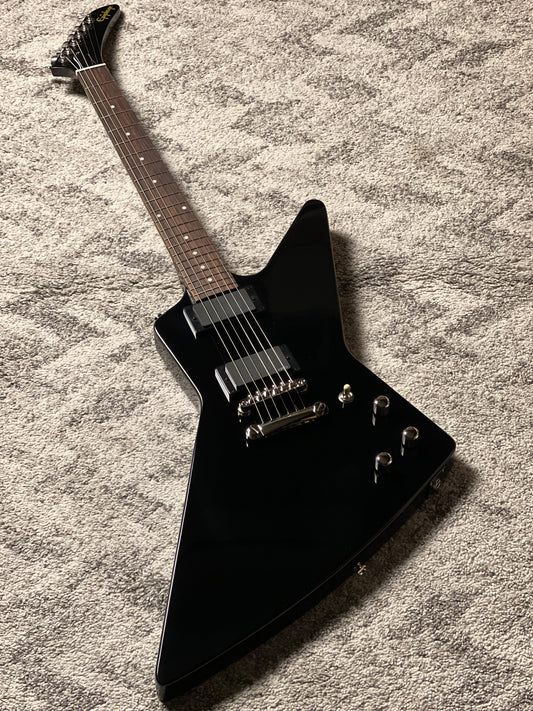 Epiphone Explorer 80s-EMG in Ebony w/Gigbag