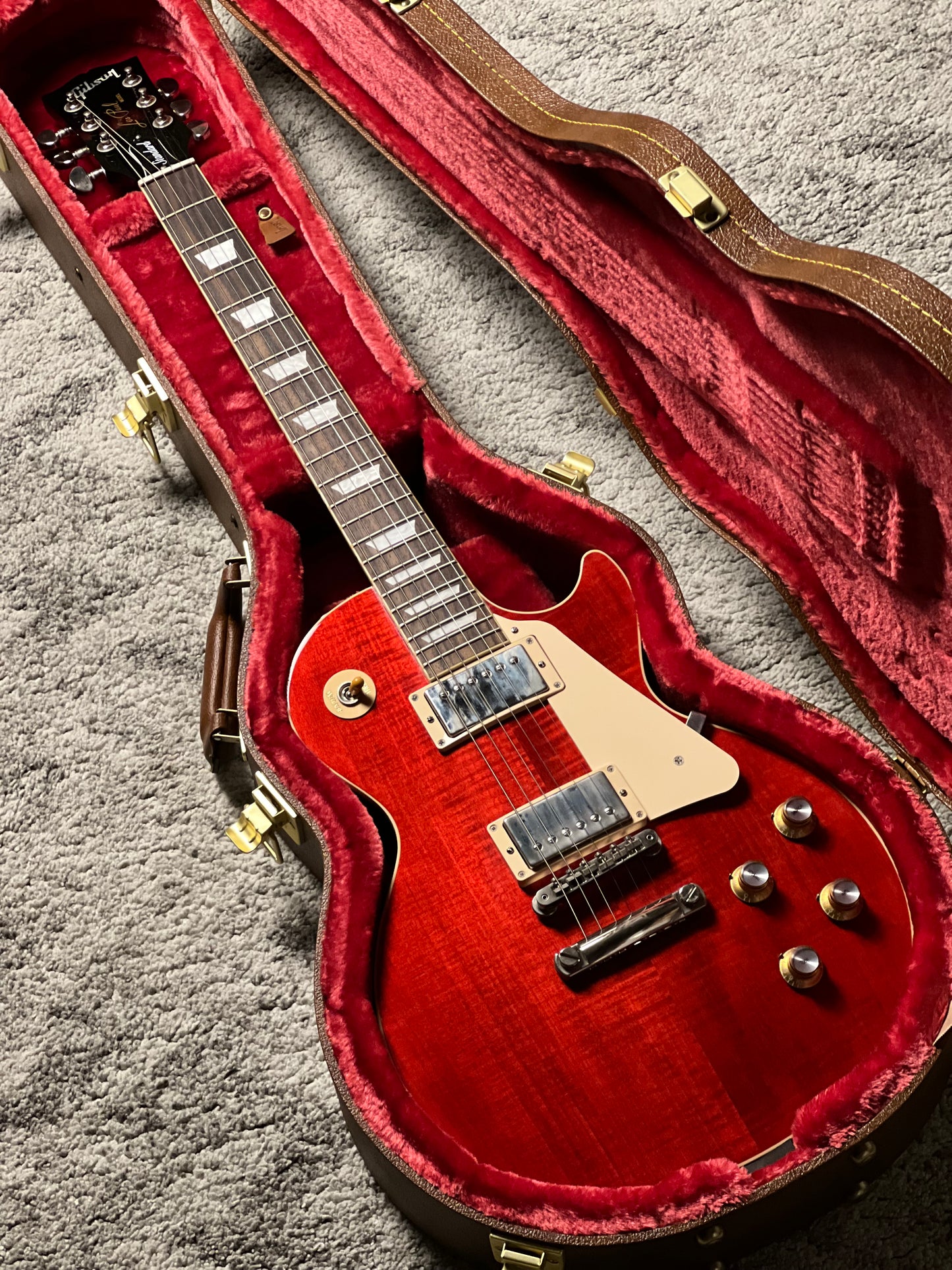 Gibson Les Paul Standard 60s Figured Top in 60s Cherry with Case 228230249