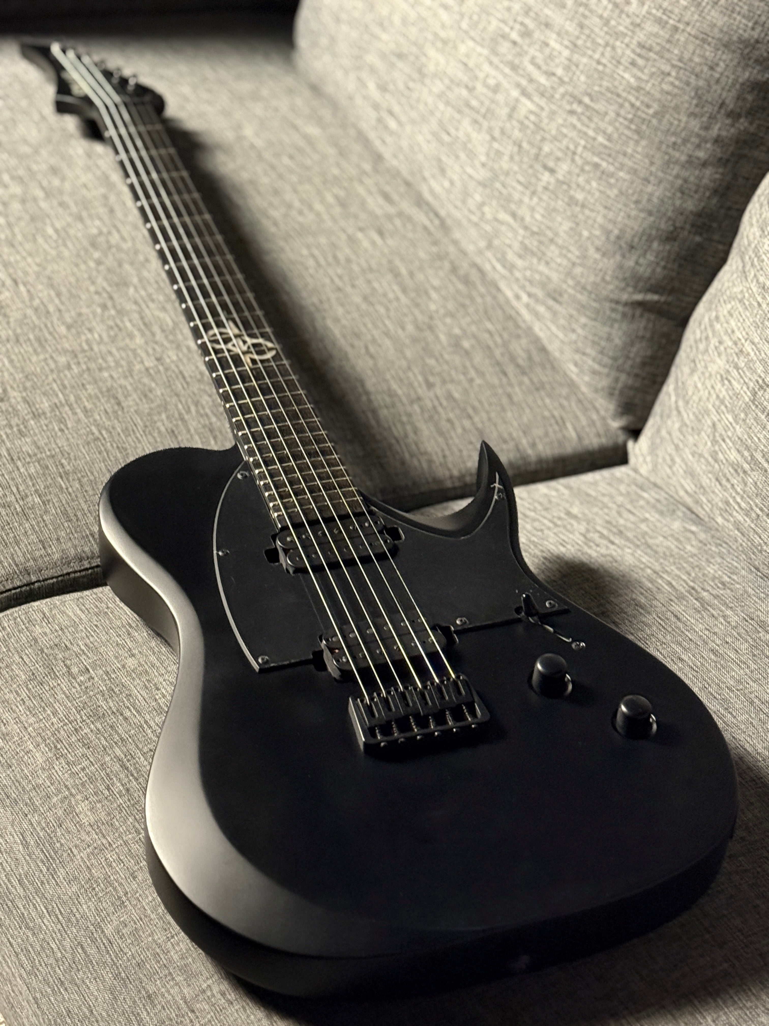 Solar T2.6C in Carbon Black Matte – nafiriguitar.com