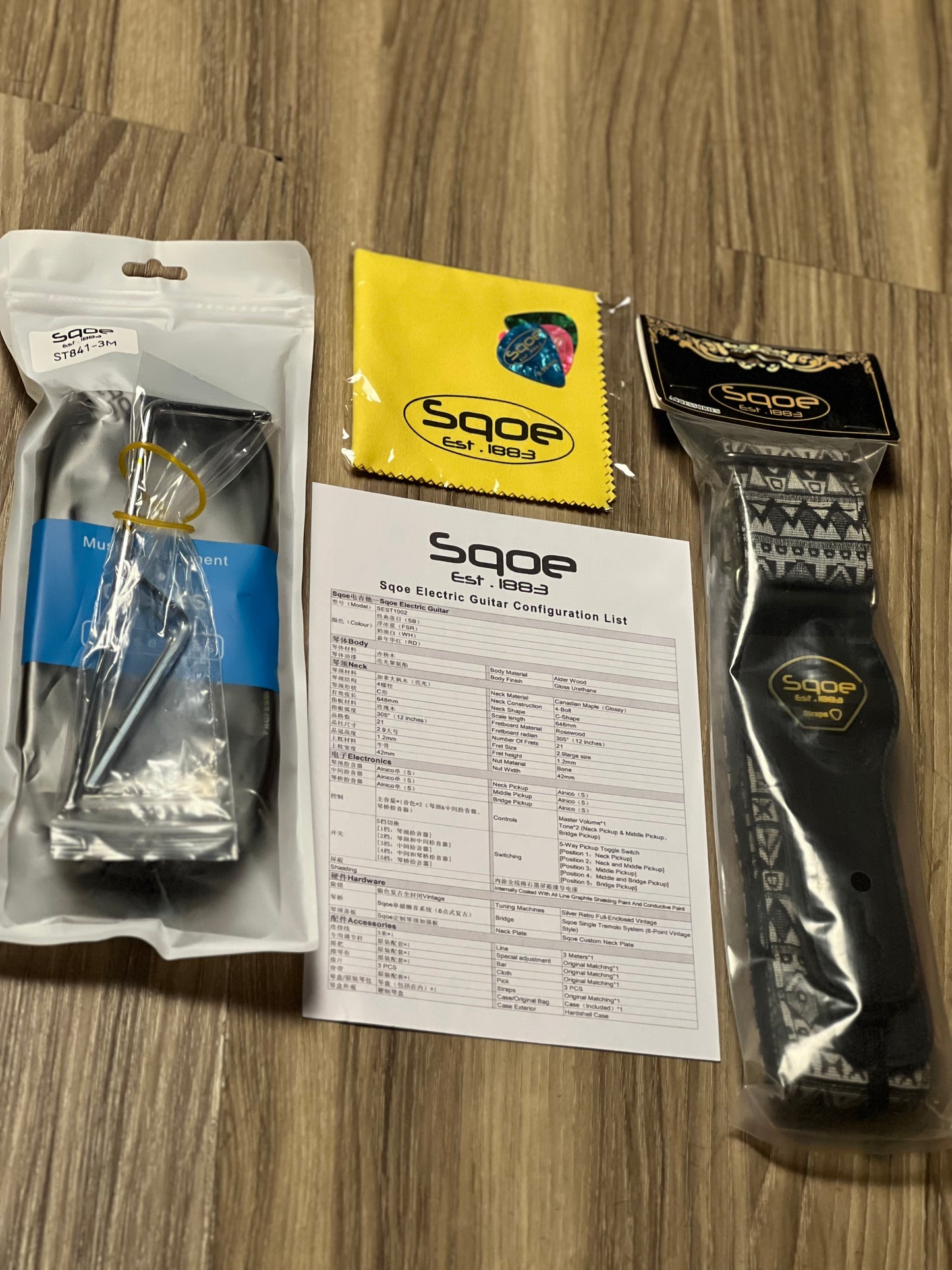 SQOE SEST1002 RD SSS Custom Shop Series in Fiesta Red Limited Edition with Hardshell Case