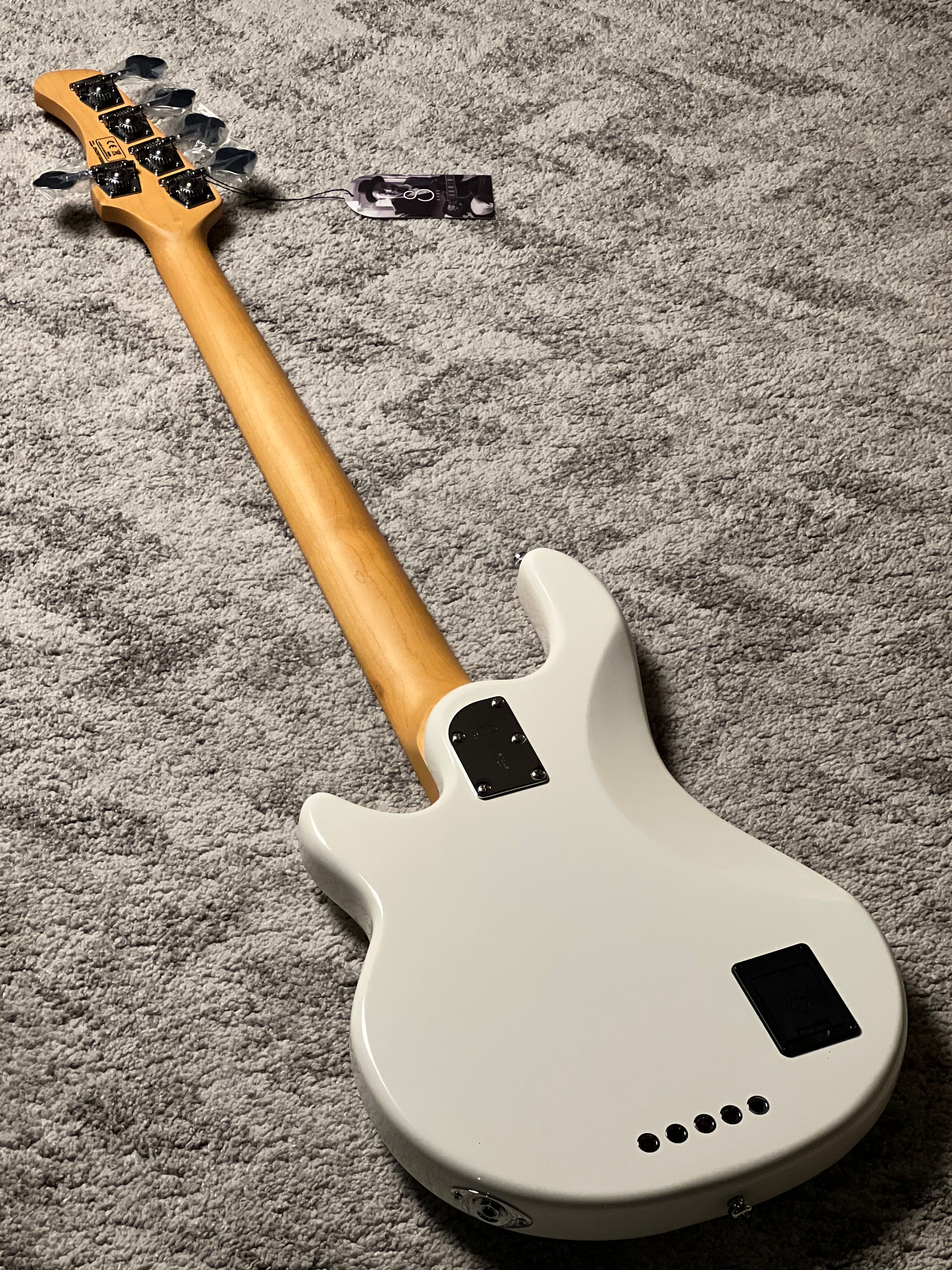 【格安出品】Sire Marcus Miller sireZ3 Sire Marcus Miller Z3 5-String Bass Guitar in Antique White