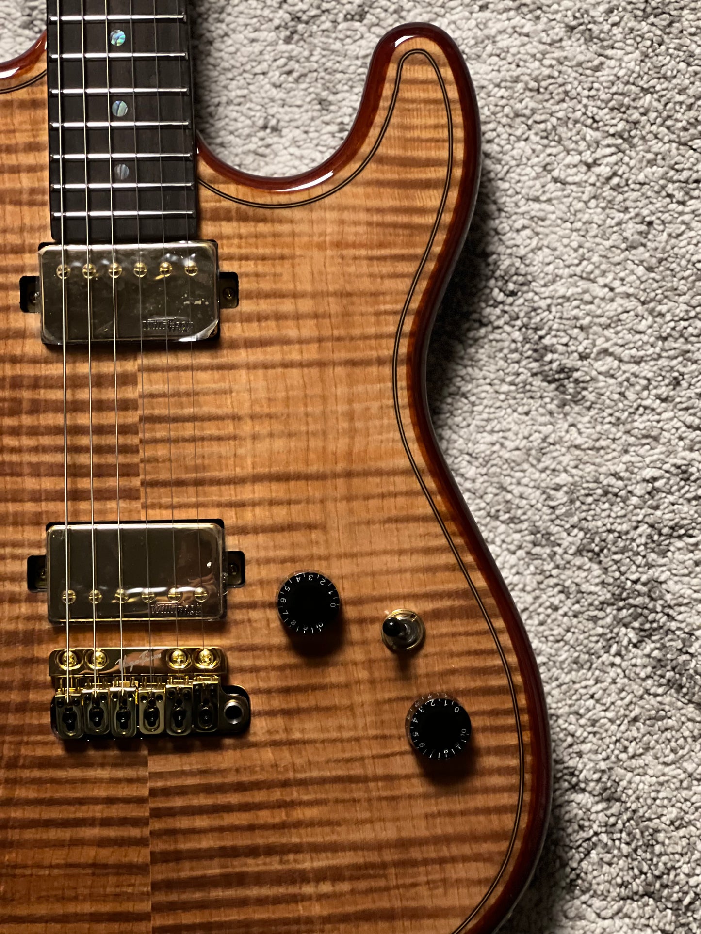 UW GuitarWorks Jazz Pop ST in Whiskey brown