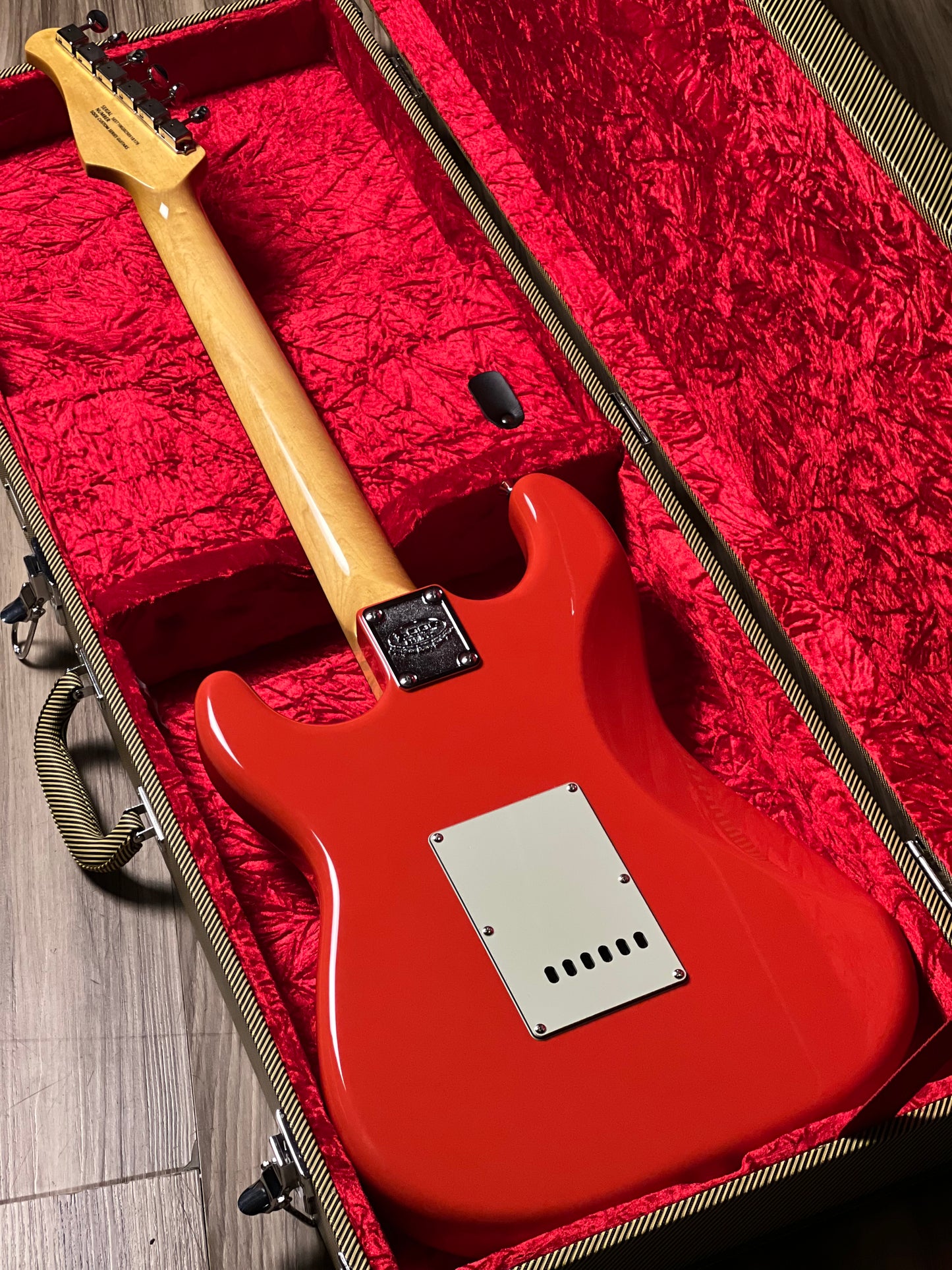 SQOE SEST1002 RD SSS Custom Shop Series in Fiesta Red Limited Edition with Hardshell Case