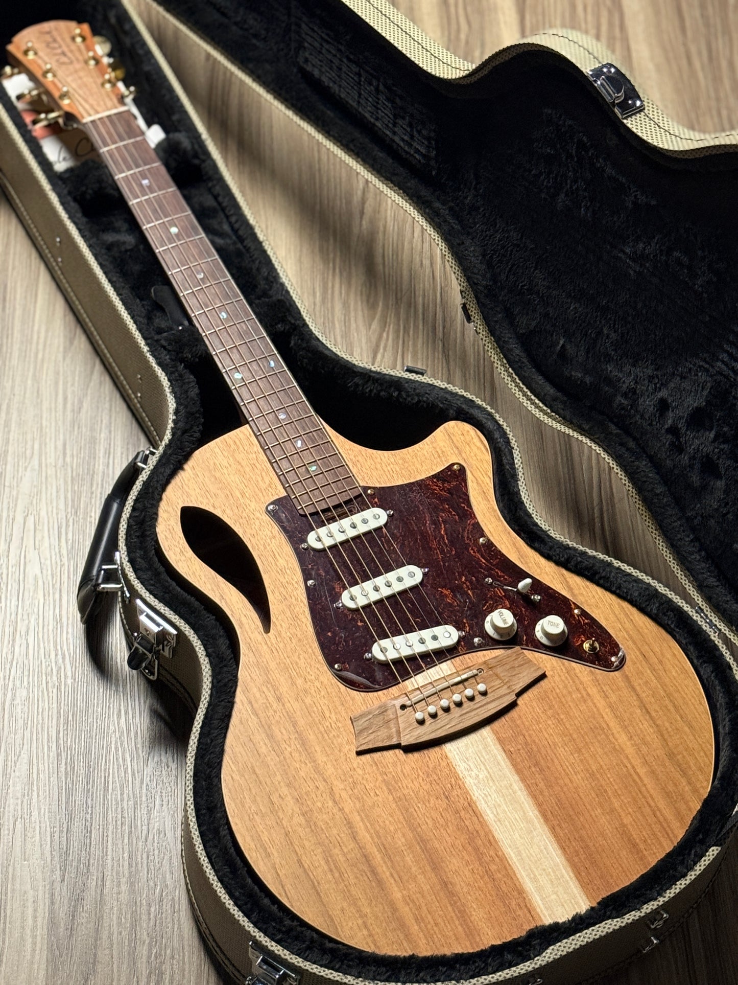 Cole Clark True Hybrid TL2EC-BLBL-SSS Acoustic Electric Guitar in Natural