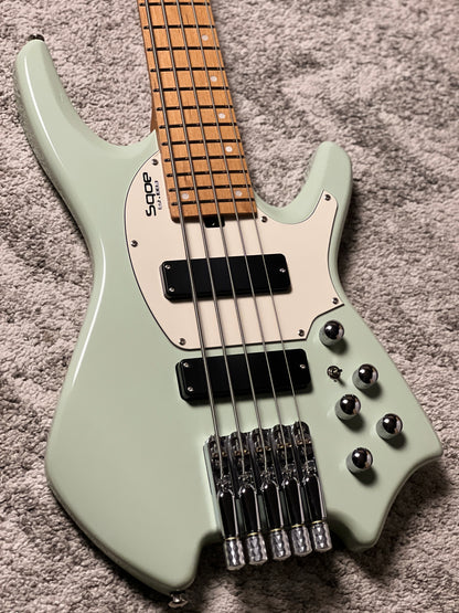 SQOE SBWT750 GR Warrior 5-String Headless Bass in Surf green