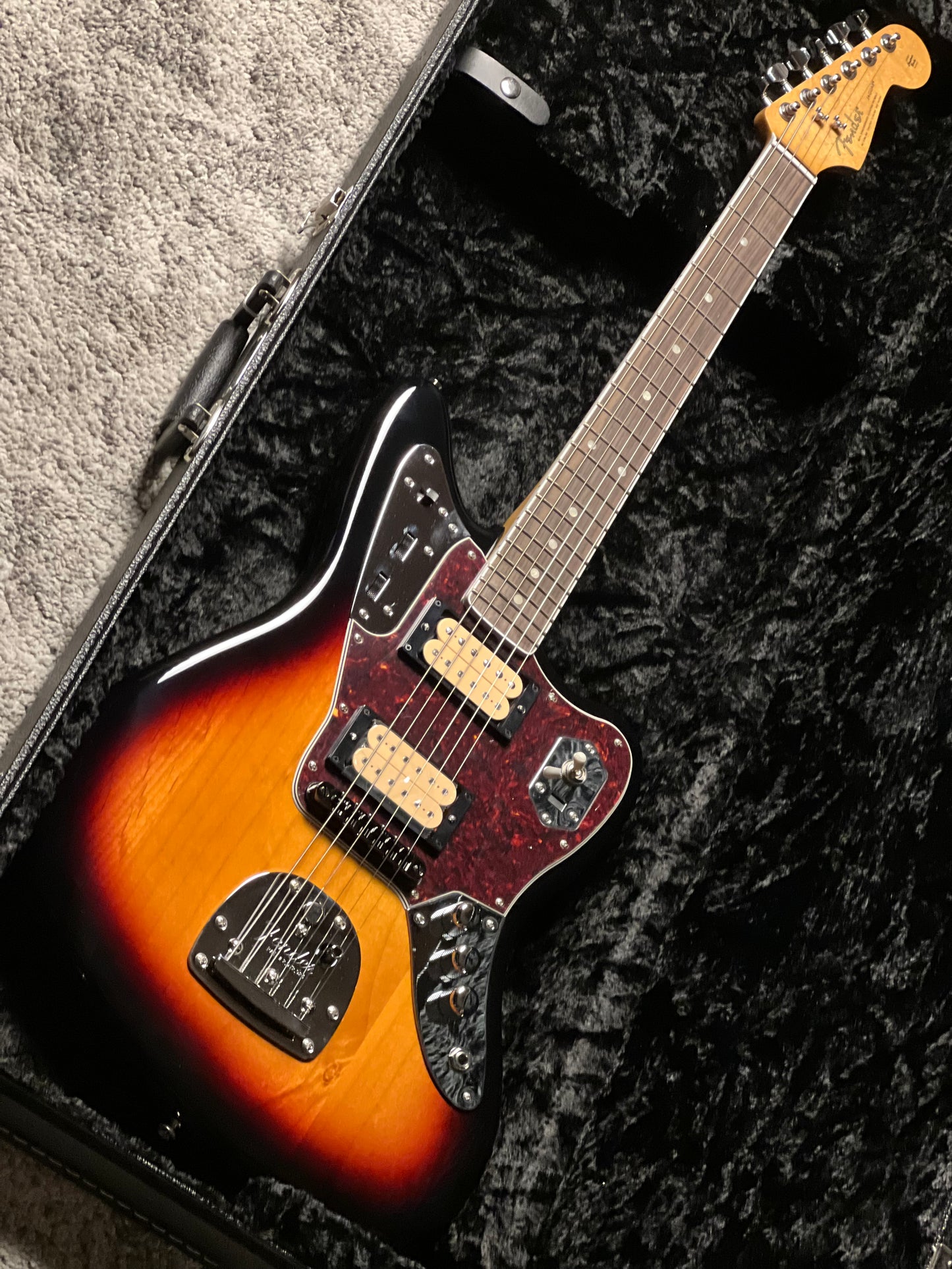 Fender Kurt Cobain Signature Jaguar 3-Color Sunburst MX24080012