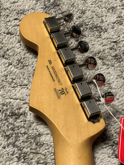 Fender Player II Stratocaster with RW FB in Coral Red