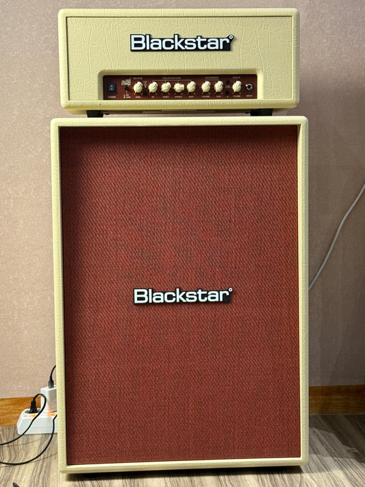 Blackstar Debut 100HR Head + Blackstar Debut 212V Vertical 100W 2 x 12 inch Cabinet in Cream